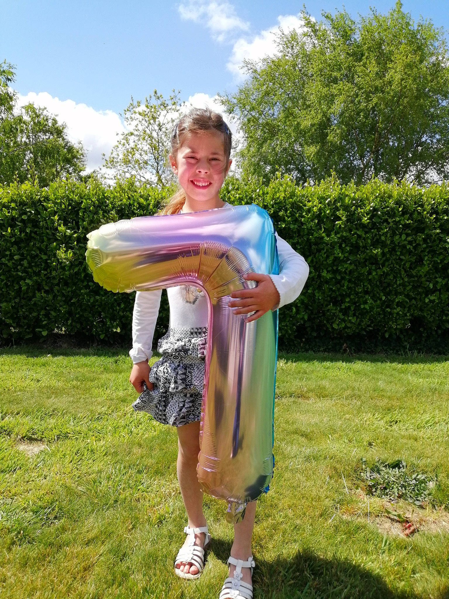 Clémence a rejoint le concours — aidez-le/la à gagner de superbes lots ! cloud, electric_blue, event, fish, grass, grass_family, grassland, happy, joy, landscape, lawn, leisure, meadow, natural_environment, people_in_nature, person, plant, recreation, shoe, sky