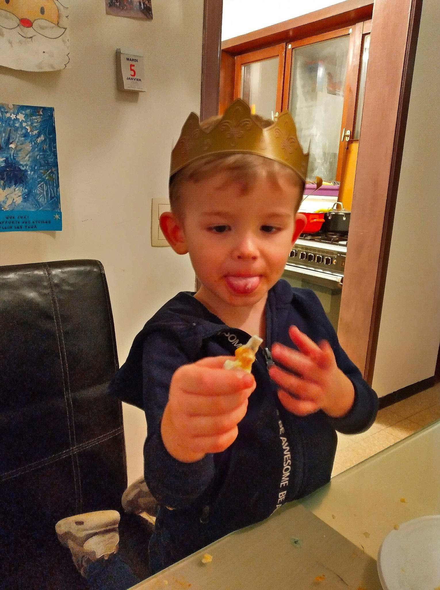 Alessandro a rejoint le concours — aidez-le/la à gagner de superbes lots ! arm, blue, cap, chin, clothing, eye, eyewear, face, finger, fun, green, hair, hairstyle, head, human, lighting, people, person, product, room