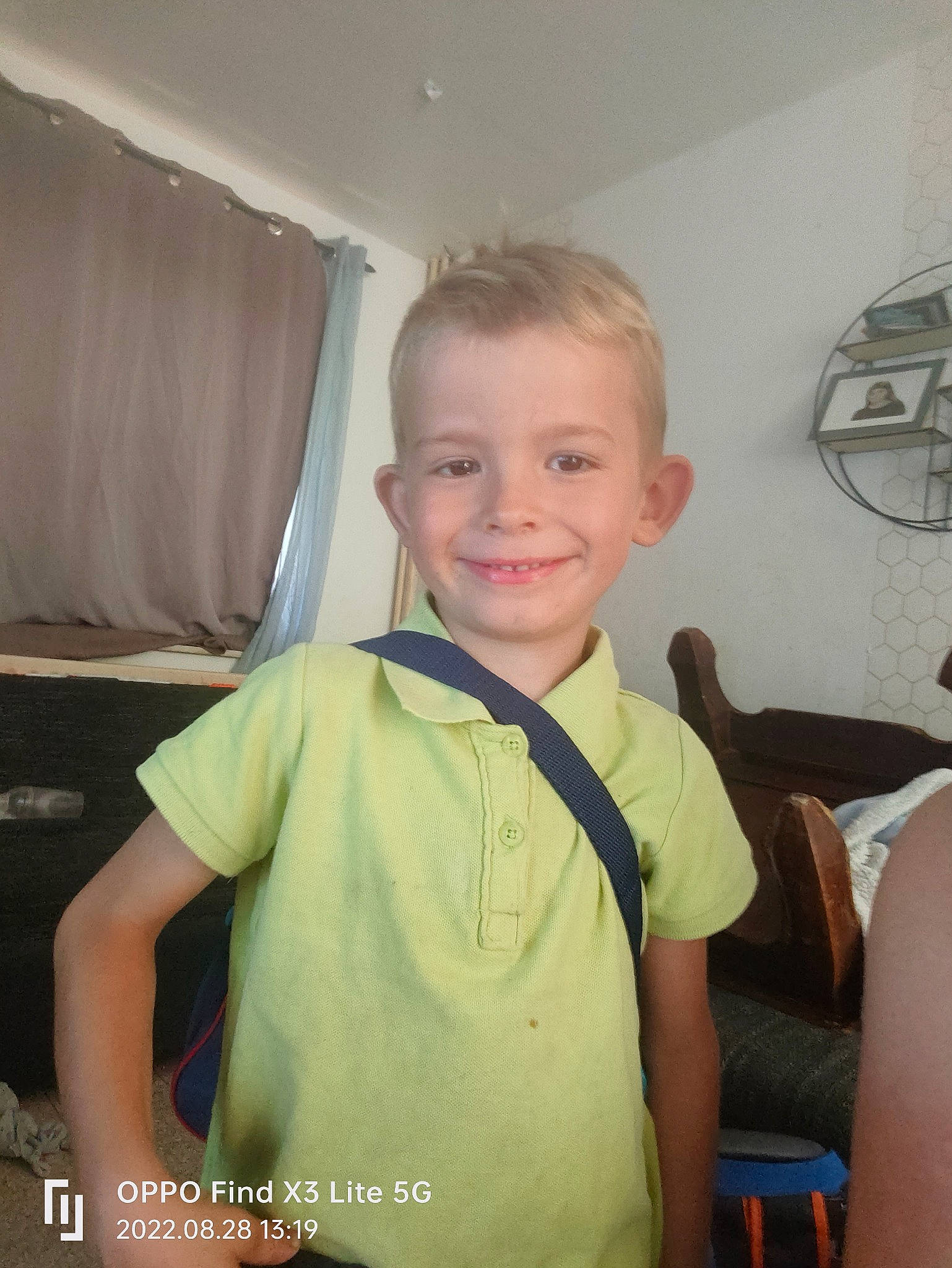 Alessandro participe au concours pour gagner de l'argent avec cette photo : abdomen, arm, chair, cheek, chest, child, curtain, fun, happy, iris, jaw, joy, person, room, selfie, shoulder, sitting, sleeve, smile, t_shirt