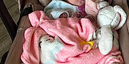 Jade participe au concours pour gagner de l'argent avec cette photo : baby, blanket, car_seat, child, clothing, comfort, cute, expression, face, footwear, head, indoor, infant, person, pink, plush_toy, rest, soft, toy, white