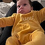 Jade a rejoint le concours — aidez-le/la à gagner de superbes lots ! baby, blanket, child, clothing, comfort, cozy, cute, expression, face, furniture, home, indoor, infant, lap, person, relaxed, soft, sweet_dreams, yellow_onesie, young