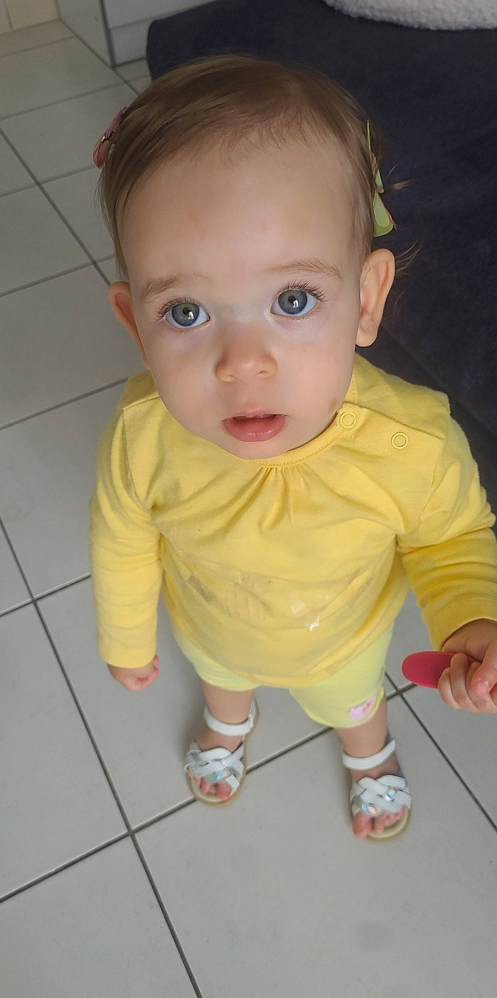 Lena a rejoint le concours — aidez-le/la à gagner de superbes lots ! arm, baby, baby_toddler_clothing, cheek, chin, eye, finger, flooring, gesture, hand, head, human_body, iris, joint, lip, nose, person, pink, skin, sleeve