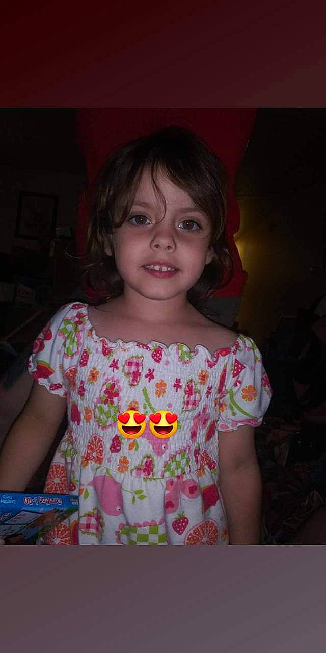 Cynthia is registered to the contest to win money with this photo: child, fun, person, smile, t_shirt, toddler, tooth