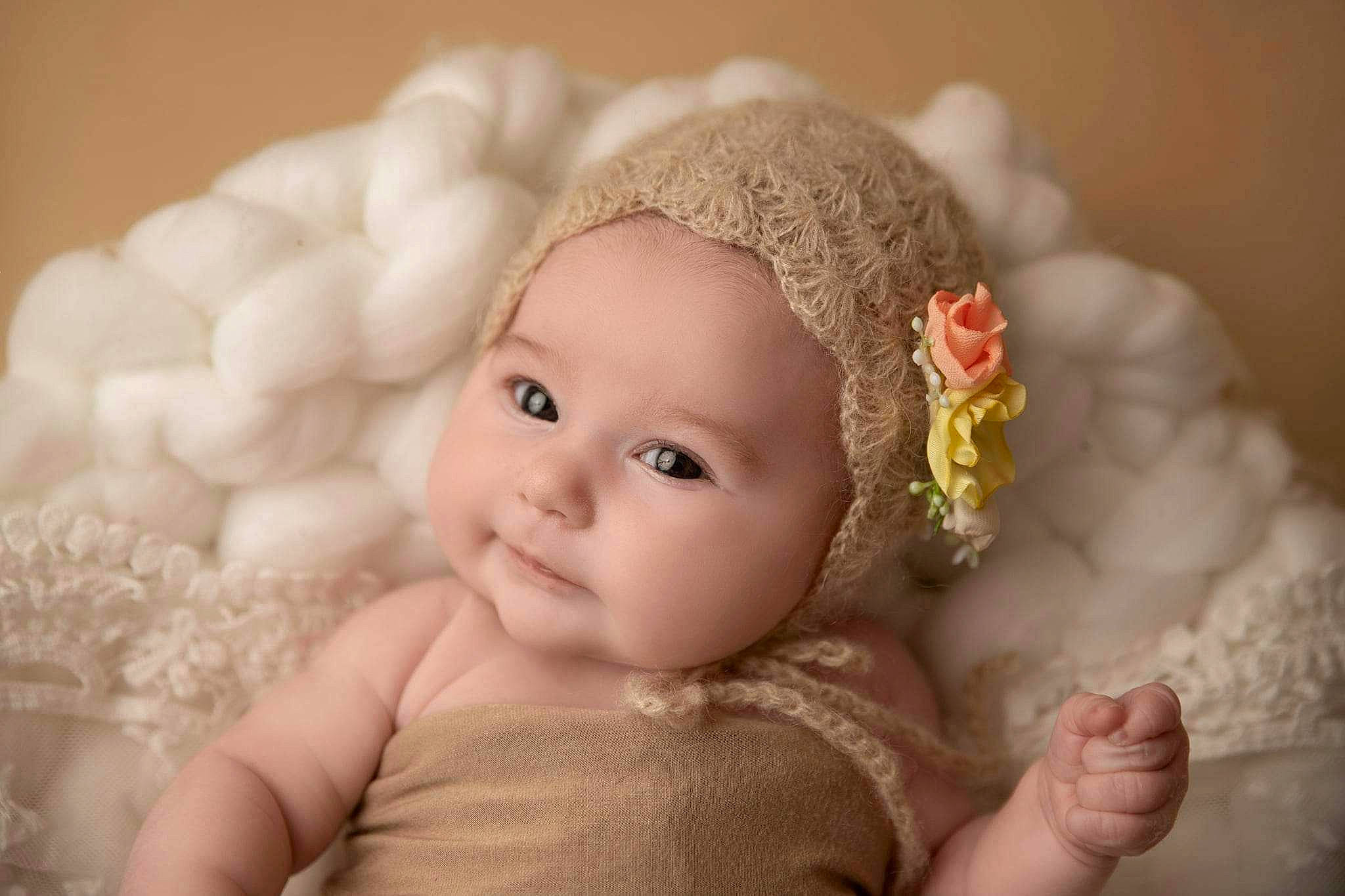 Lana a rejoint le concours — aidez-le/la à gagner de superbes lots ! art, baby, baby_sleeping, baby_toddler_clothing, cap, cheek, child, comfort, eyelash, finger, happy, headgear, headpiece, headwear, iris, knit_cap, lip, nose, person, pink