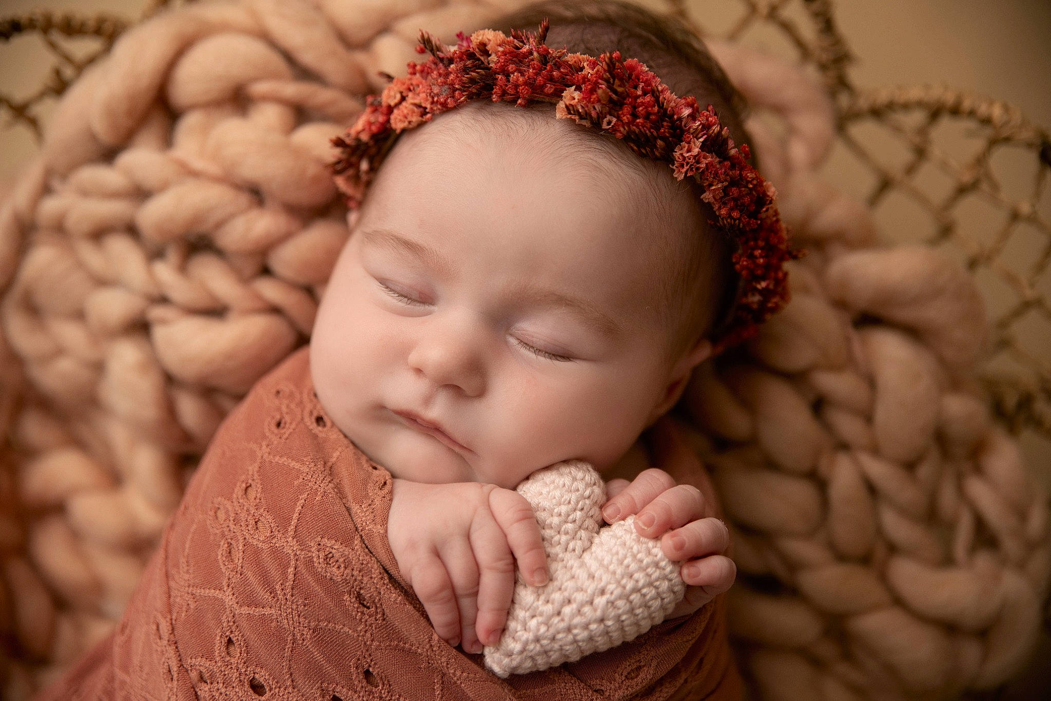 Lana participe au concours pour gagner de l'argent avec cette photo : baby, baby_toddler_clothing, cheek, chin, comfort, eye, facial_expression, finger, gesture, hand, happy, head, lip, mouth, neck, nose, organ, person, product, skin