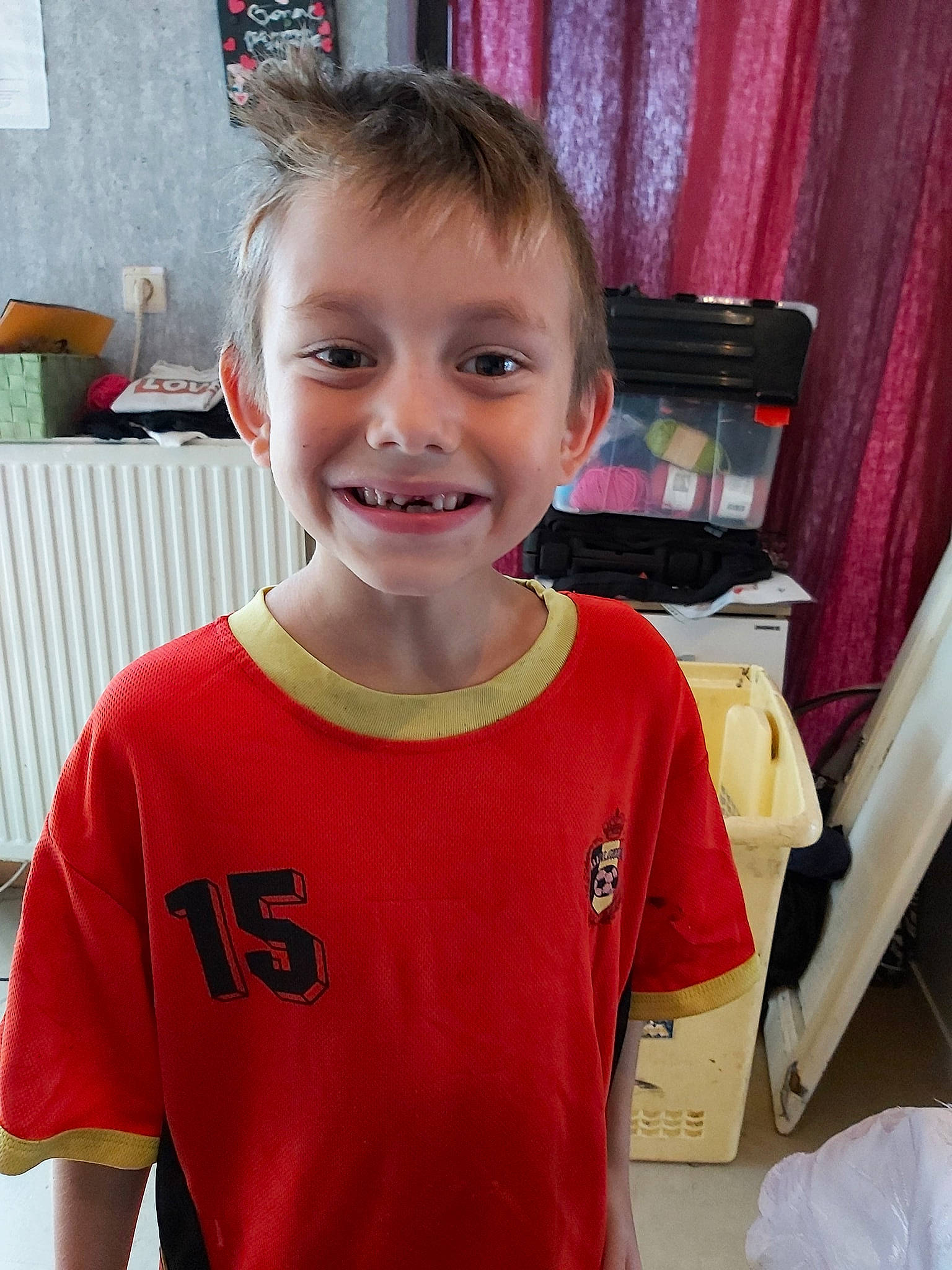 Ken a rejoint le concours — aidez-le/la à gagner de superbes lots ! cheek, child, facial_expression, forehead, joy, neck, person, sleeve, smile, t_shirt, tooth