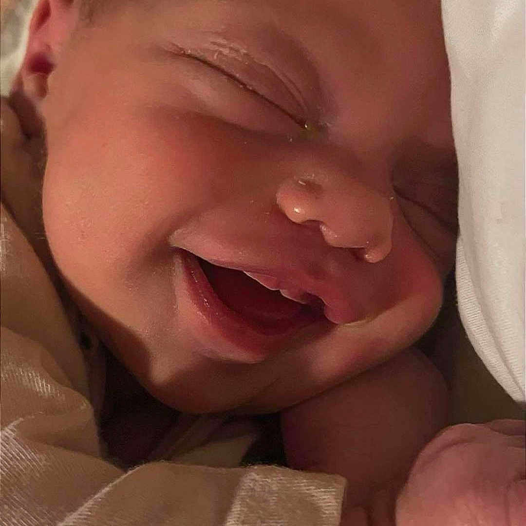 Monique participe au concours pour gagner de l'argent avec cette photo : baby, babylaughing, crying, face, happy, head, newborn, person, photography, portrait, sad, sleeping, smile