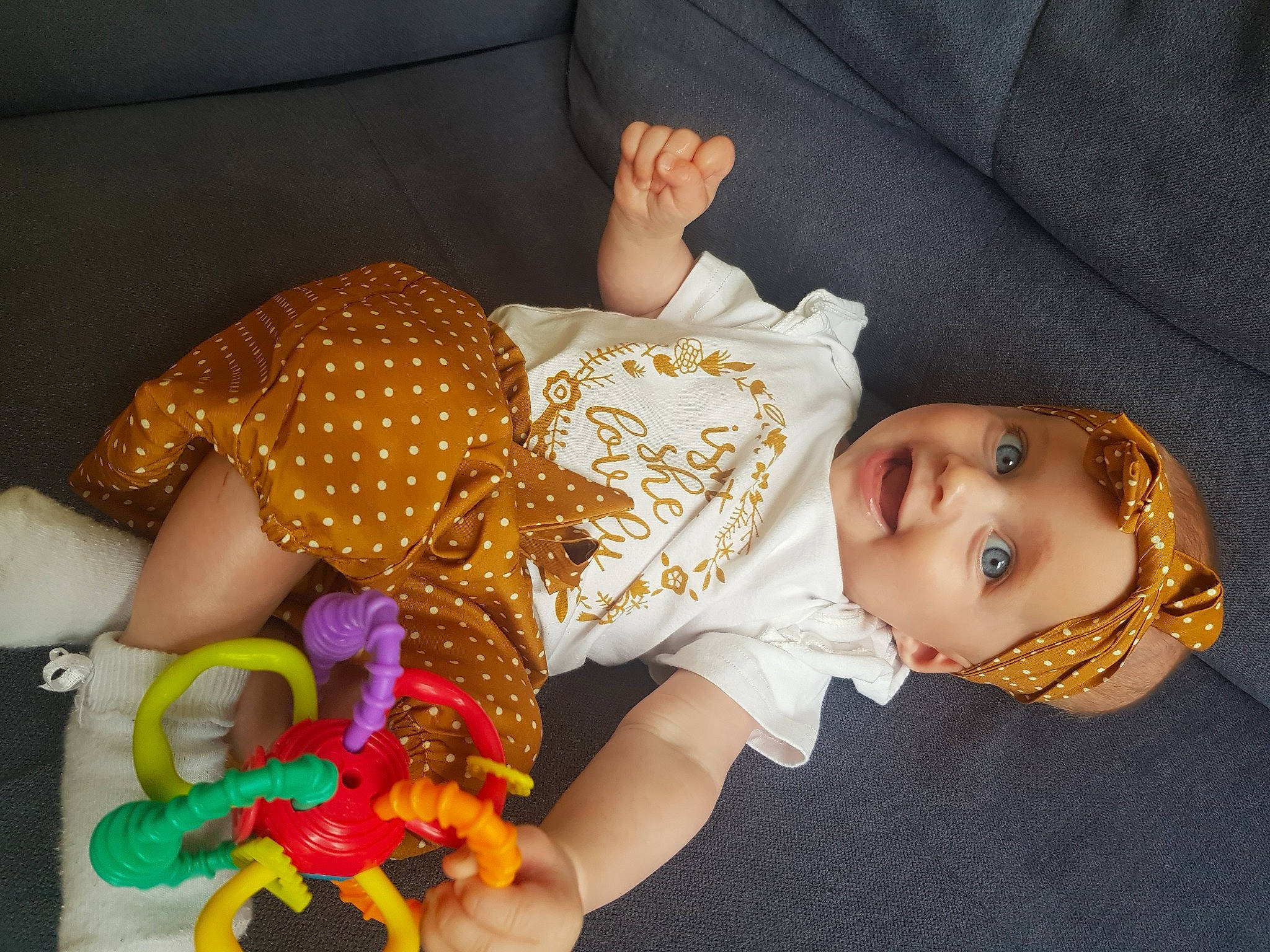 Lola participe au concours pour gagner de l'argent avec cette photo : baby, baby_toddler_clothing, child, comfort, fun, hat, human_leg, lap, linens, mammal, pattern, person, product, room, sitting, skin, textile, thigh, toddler, toy
