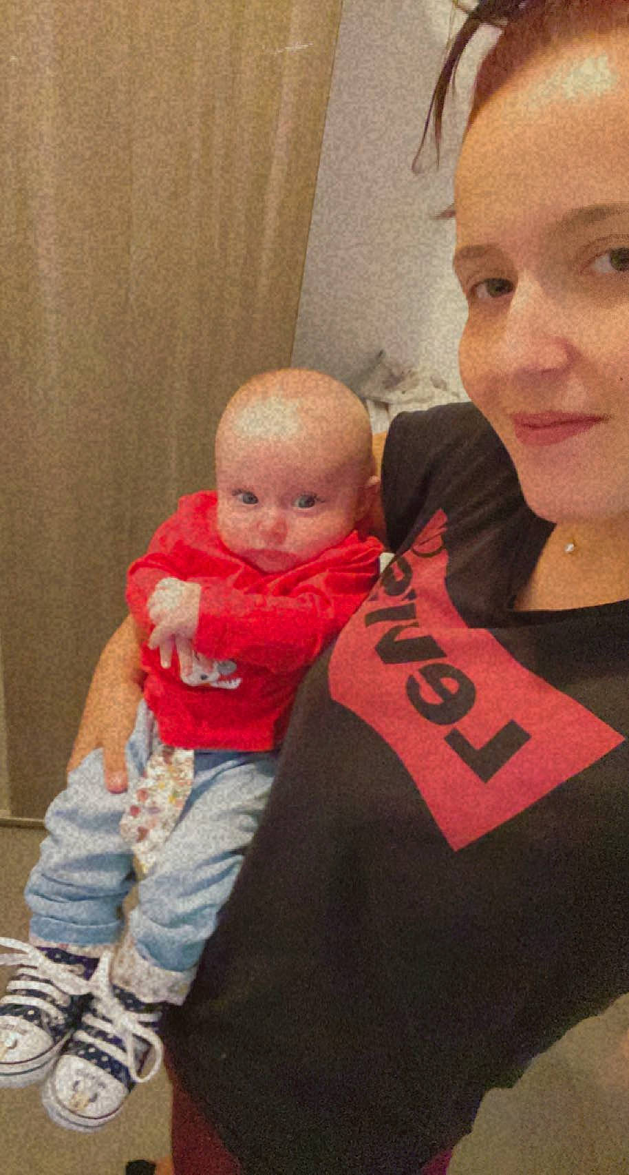 Lya a rejoint le concours — aidez-le/la à gagner de superbes lots ! baby, cheek, child, comfort, eyelash, facial_expression, finger, forehead, fun, happy, head, interaction, joint, joy, lip, mammal, mouth, nose, person, shoulder