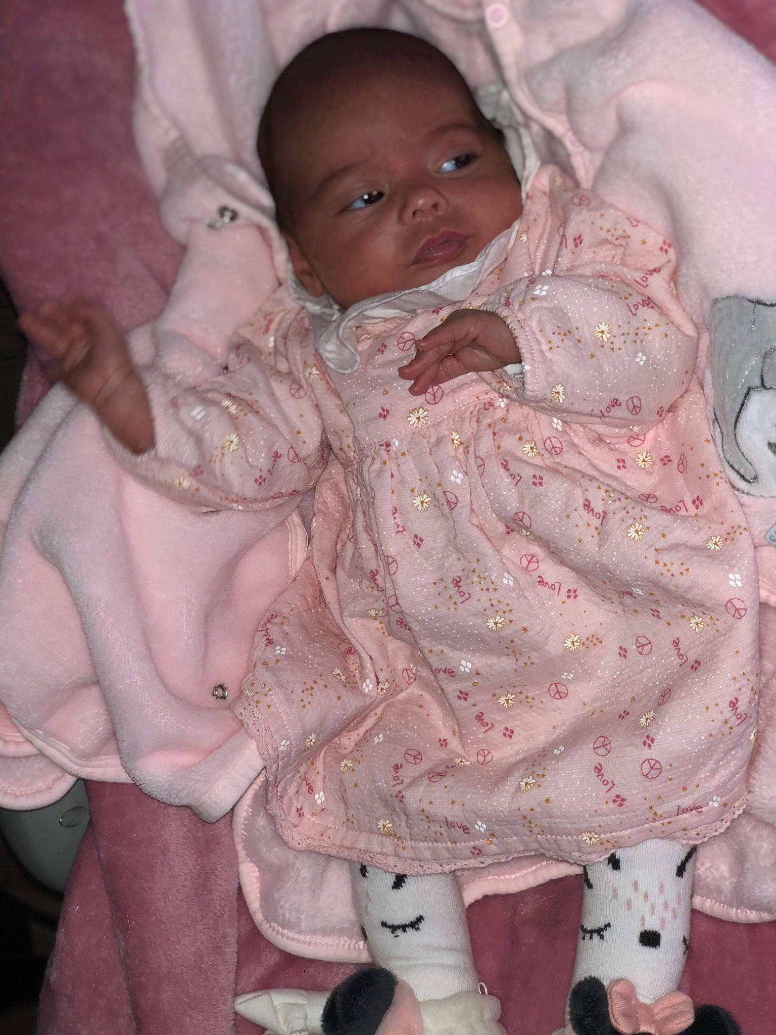 Esmeralda a rejoint le concours — aidez-le/la à gagner de superbes lots ! baby, baby_products, baby_toddler_clothing, cheek, embellishment, peach, person, pink, skin, stuffed_toy, toy