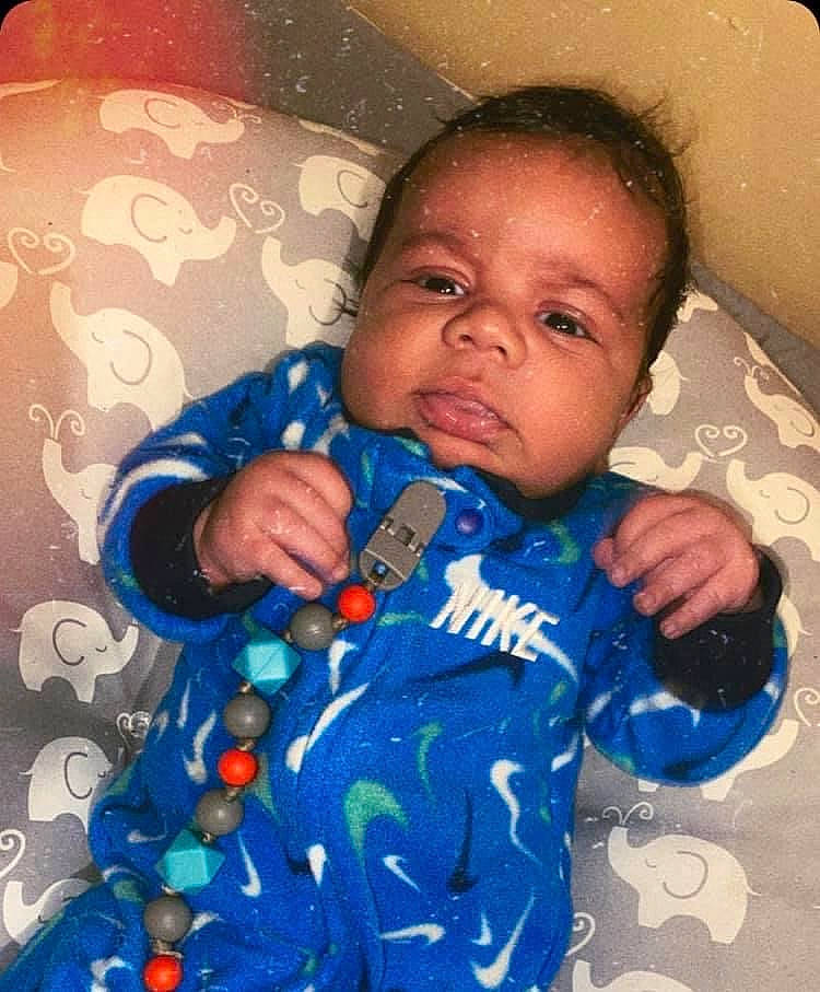 Titan is registered to the contest to win money with this photo: arm, azure, cheek, chin, eyebrow, facial_expression, finger, forehead, gesture, hand, head, human, iris, lip, mouth, nose, organ, person, product, skin