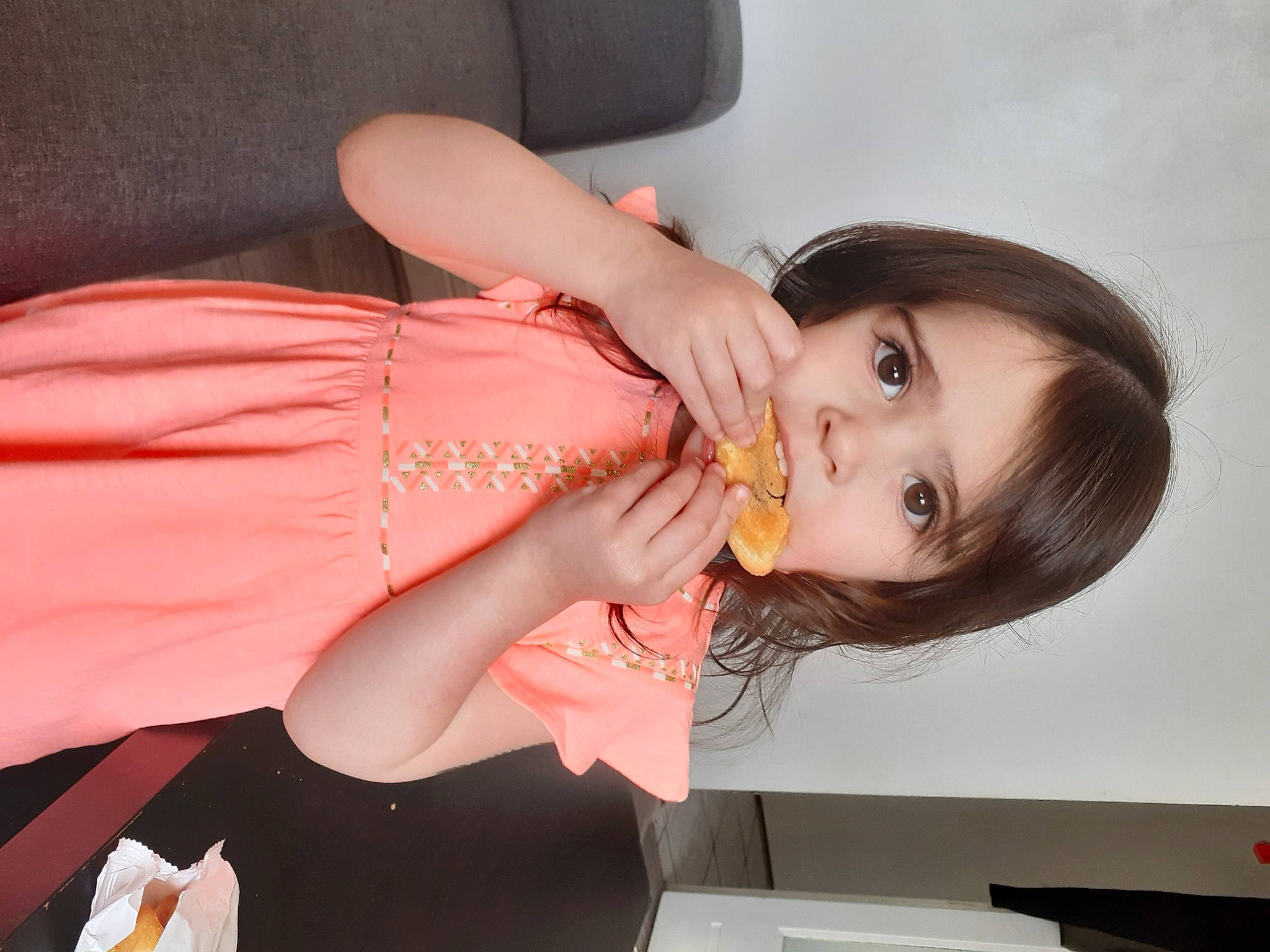 Layanah a rejoint le concours — aidez-le/la à gagner de superbes lots ! arm, beauty, black_hair, brown_hair, chin, ear, finger, forehead, hair, hand, joint, leg, lip, long_hair, mouth, muscle, neck, nose, person, shoulder