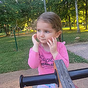 Serena participe au concours pour gagner de l'argent avec cette photo : child, girl, playground, seesaw, pink_shirt, outdoor, park, trees, greenery, daylight, play, cute, young, person, casual_clothing, nature, fun, smile, happy, leisure