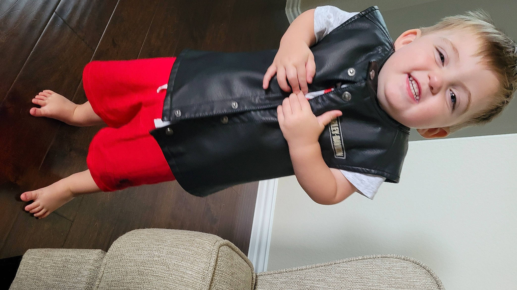 John is registered to the contest to win money with this photo: auto_part, chair, comfort, elbow, finger, flash_photography, fun, gesture, hand, human_leg, joint, knee, leg, muscle, person, sitting, smile, sportswear, thigh, thumb