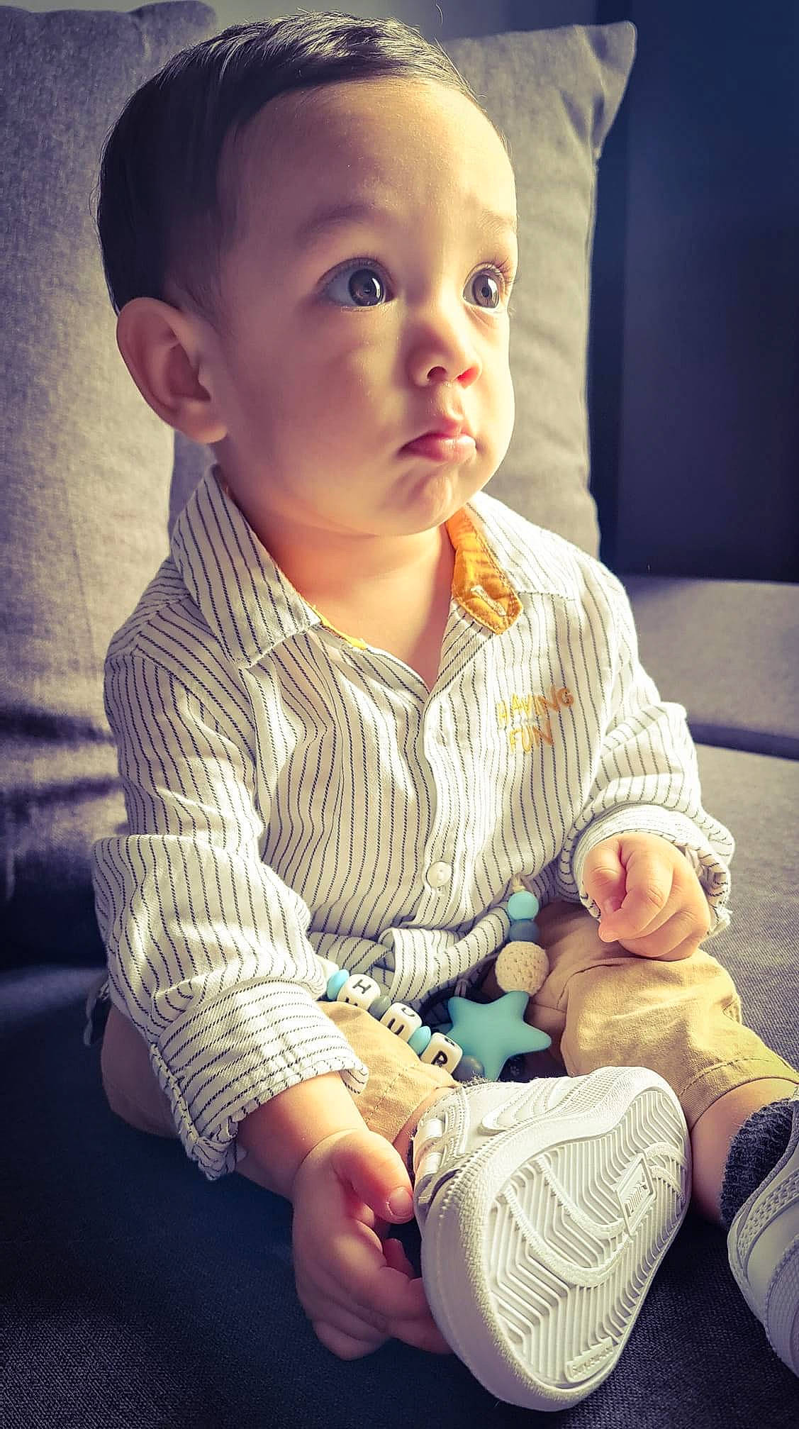 Arthur a rejoint le concours — aidez-le/la à gagner de superbes lots ! arm, baby, baby_toddler_clothing, blue, cheek, comfort, finger, flash_photography, hand, happy, head, human, human_body, iris, lip, mouth, person, photograph, skin, sleeve