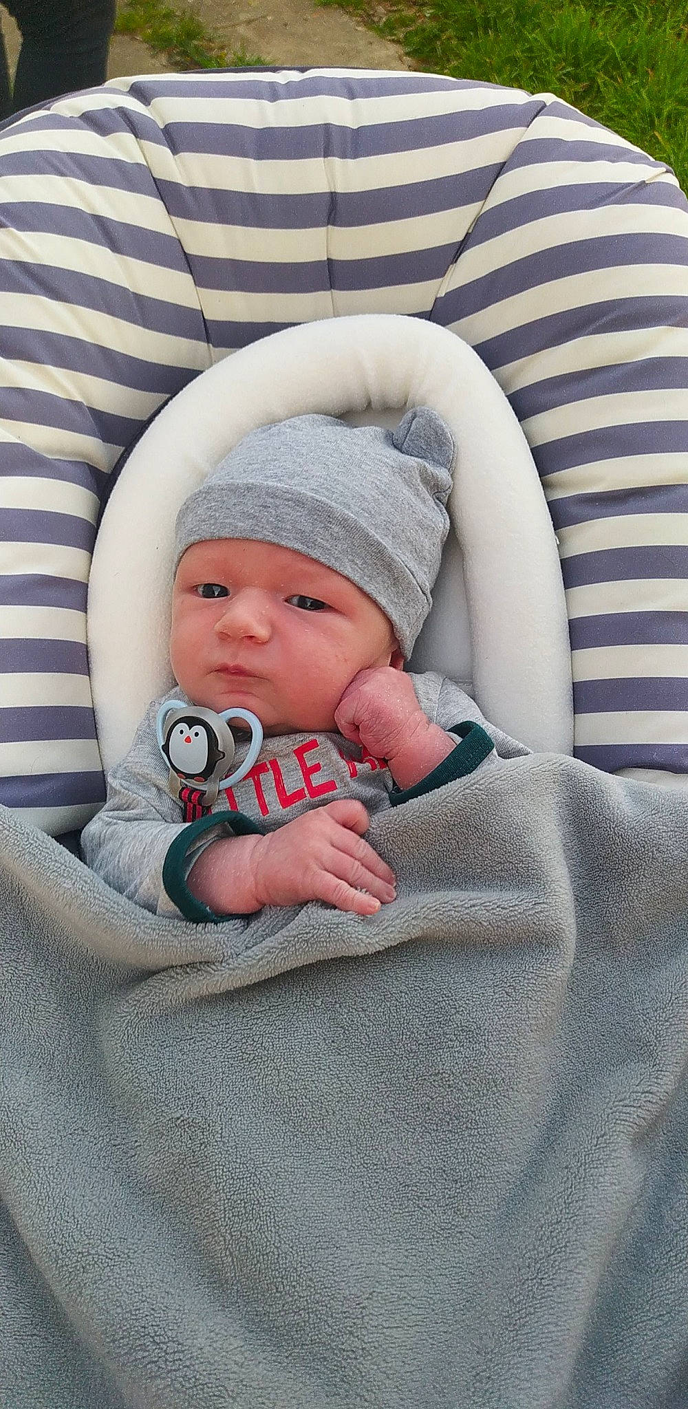 Horace a rejoint le concours — aidez-le/la à gagner de superbes lots ! baby, baby_products, baby_sleeping, baby_toddler_clothing, cap, cheek, child, comfort, couch, face, finger, grey, headwear, knit_cap, linens, pattern, person, skin, sleeve, textile