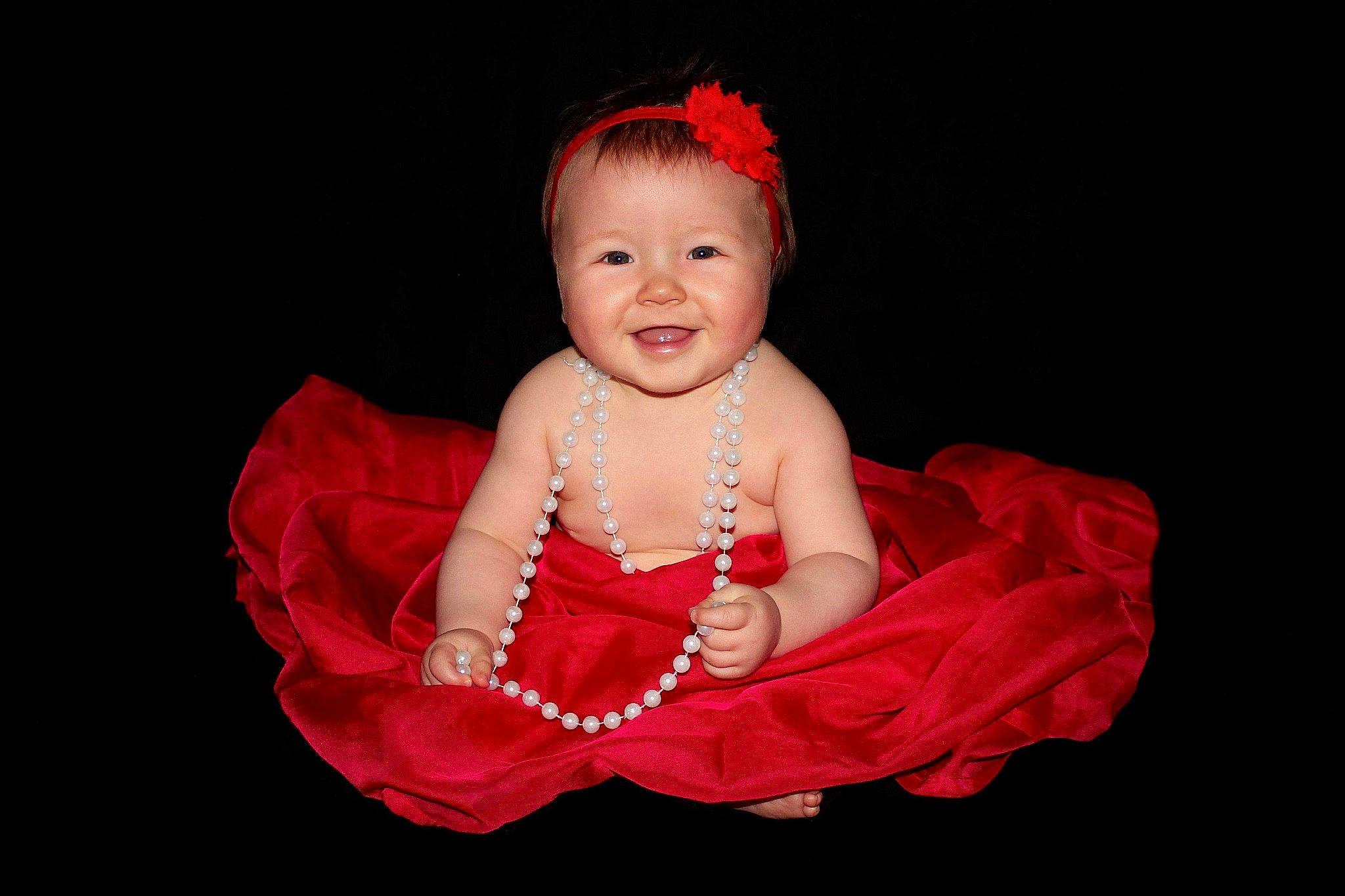 Savanah participe au concours pour gagner de l'argent avec cette photo : baby, baby_products, baby_toddler_clothing, cheek, child, child_model, costume, facial_expression, fun, hair_accessory, head, headpiece, joy, person, photograph, photography, pink, product, red, skin