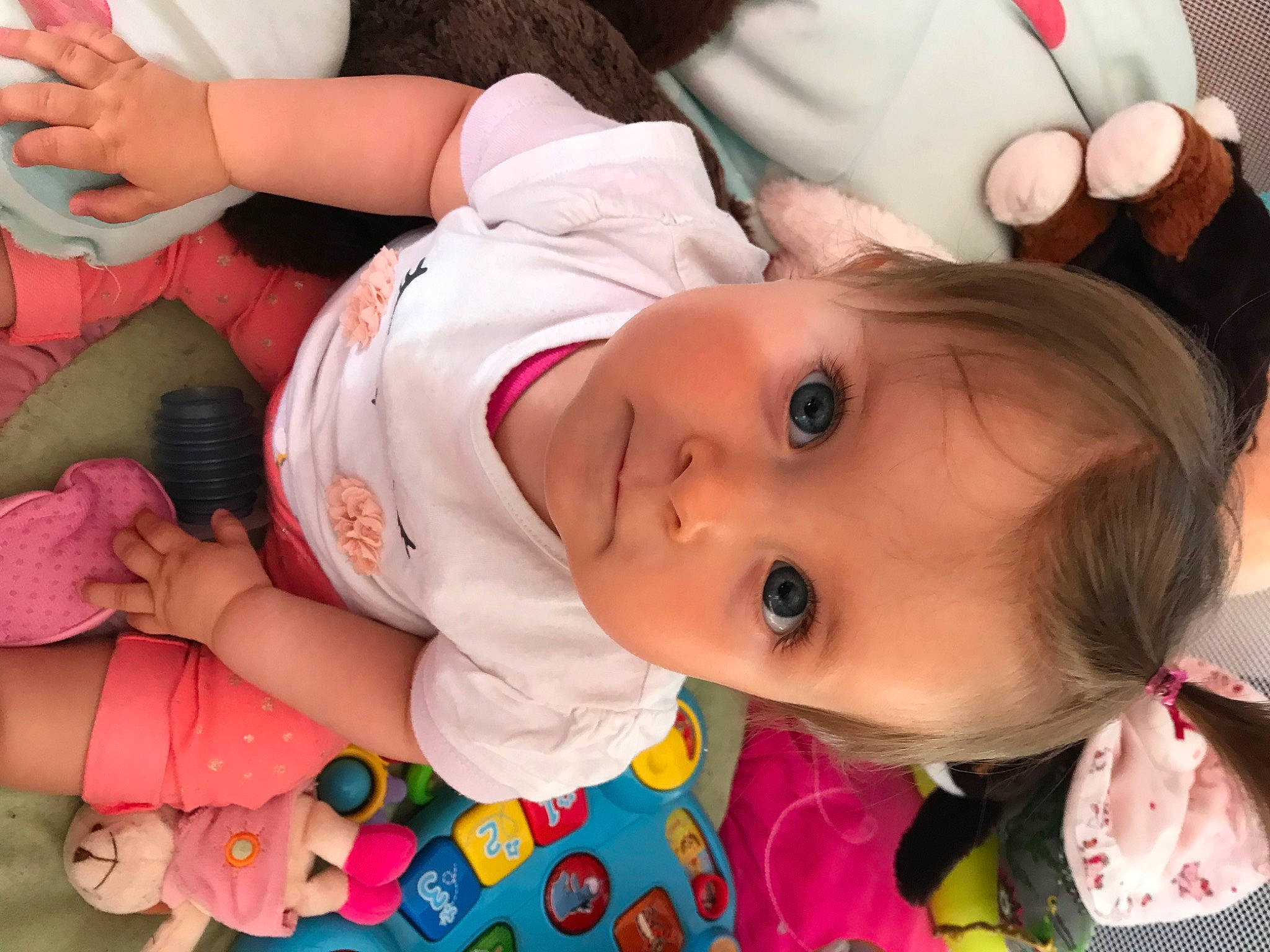 Myla a rejoint le concours — aidez-le/la à gagner de superbes lots ! arm, baby, baby_toddler_clothing, cheek, eyelash, finger, hand, happy, hat, lip, mouth, nose, organ, person, pink, product, skin, sleeve, textile, toddler