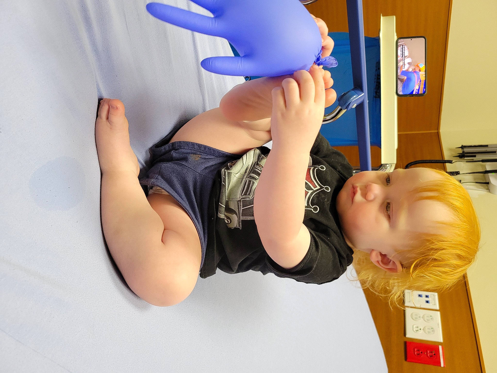 Cade is registered to the contest to win money with this photo: abdomen, arm, baby, balance, chest, elbow, finger, fun, happy, human_leg, joint, knee, leisure, person, physical_fitness, smile, sportswear, thigh, toddler, trunk