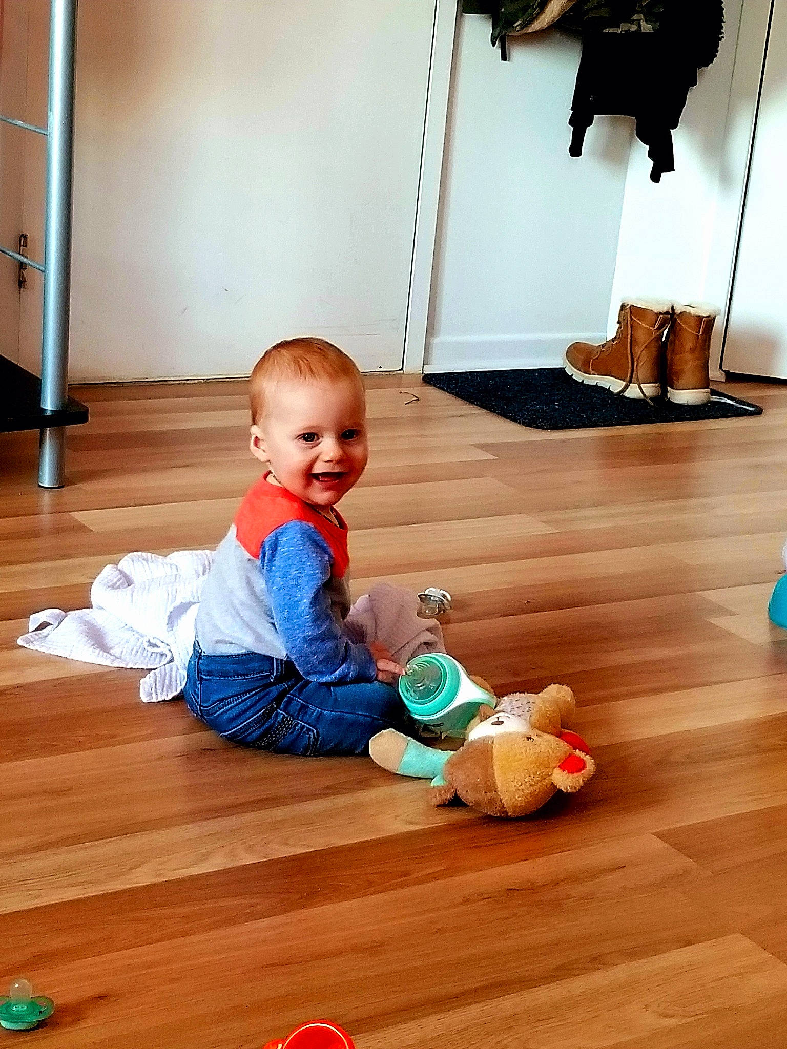 Liam participe au concours pour gagner de l'argent avec cette photo : baby, baby_toddler_clothing, child, comfort, floor, flooring, hardwood, joy, laminate_flooring, mammal, orange, person, product, smile, standing, toddler, toy, varnish, vertebrate, white