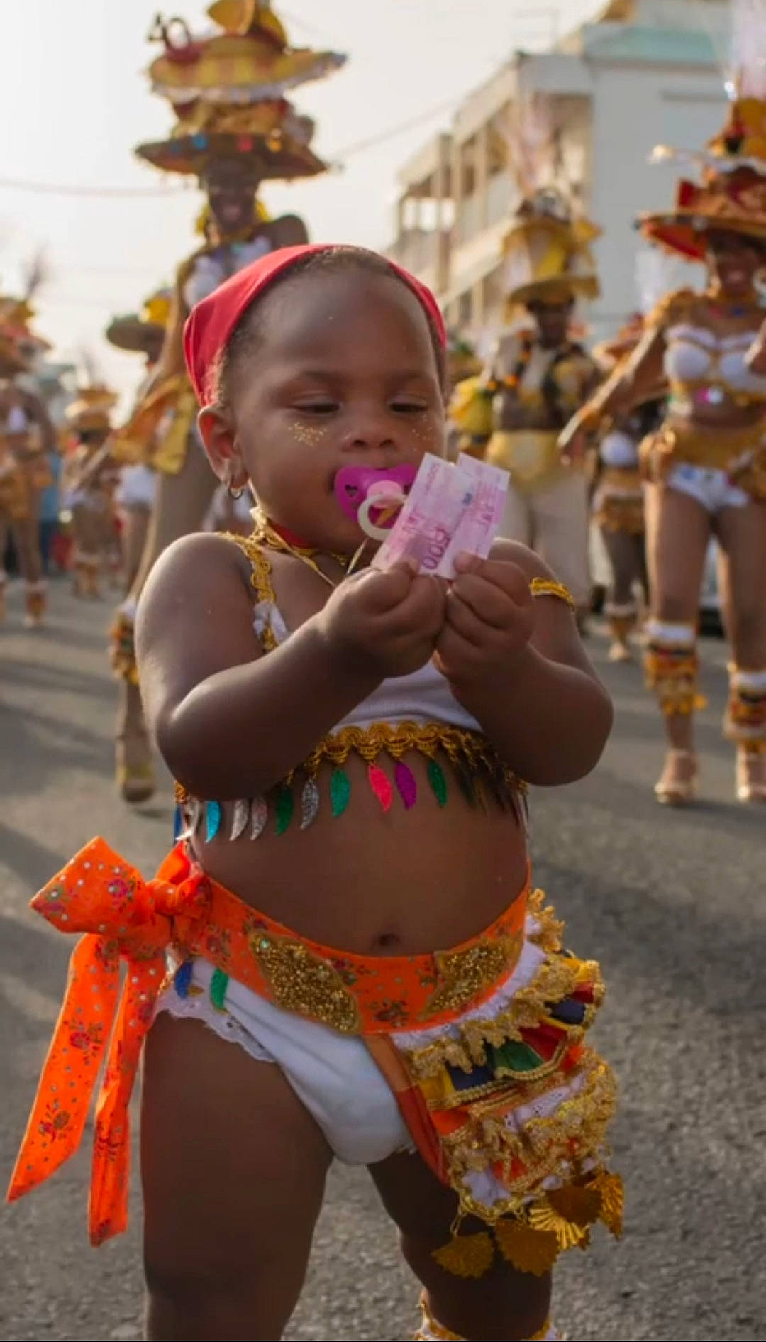 Jahleeah participe au concours pour gagner de l'argent avec cette photo : abdomen, brassiere, child, costume, crowd, event, fun, happy, leisure, navel, party, person, public_event, sky, street, summer, thigh, toddler, tradition, trunk