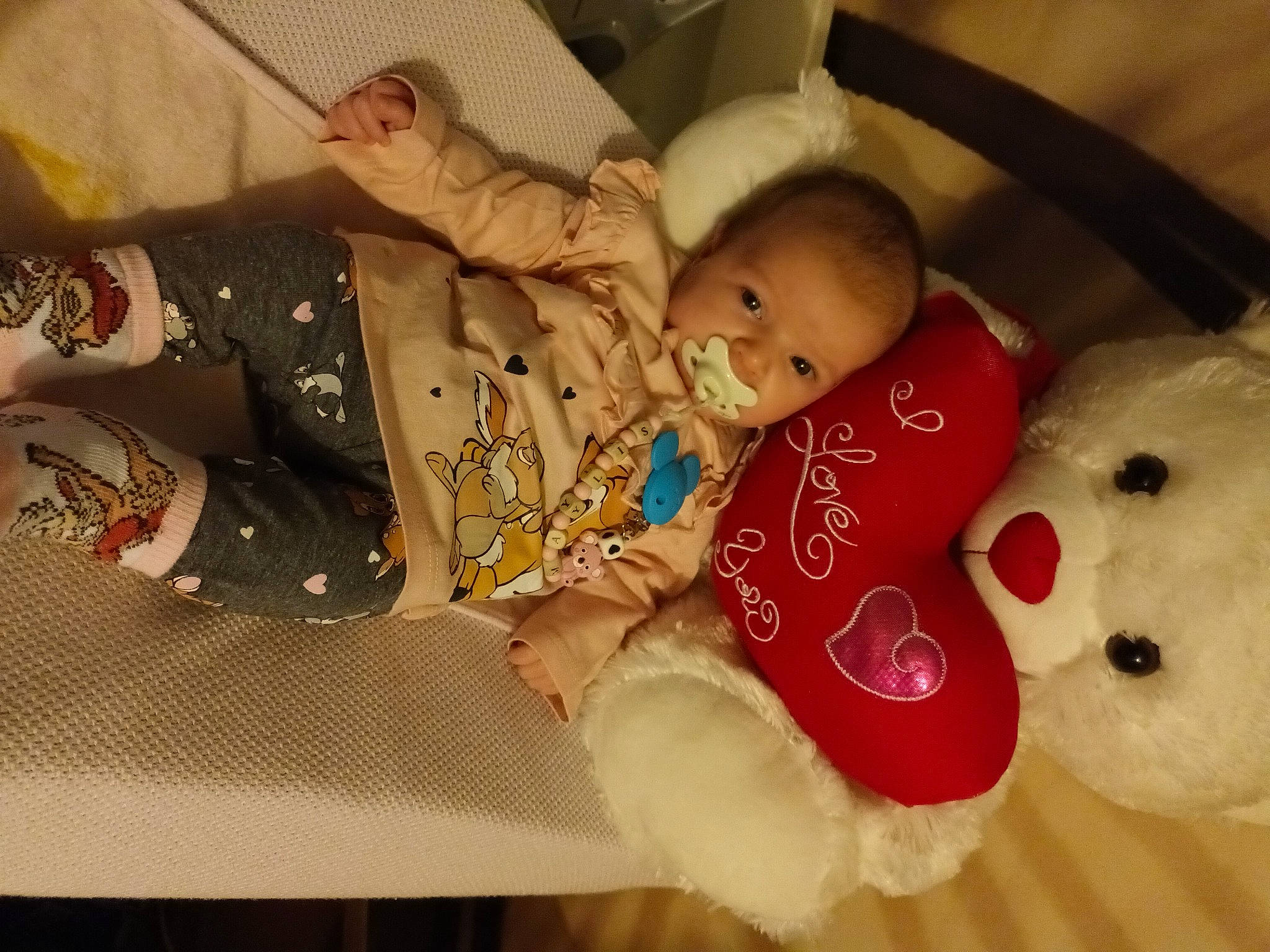 Maylis a rejoint le concours — aidez-le/la à gagner de superbes lots ! baby, baby_products, baby_toddler_clothing, baby_toys, carmine, cheek, child, comfort, fur, happy, linens, mammal, person, room, skin, sleeve, teddy_bear, textile, toddler, toy