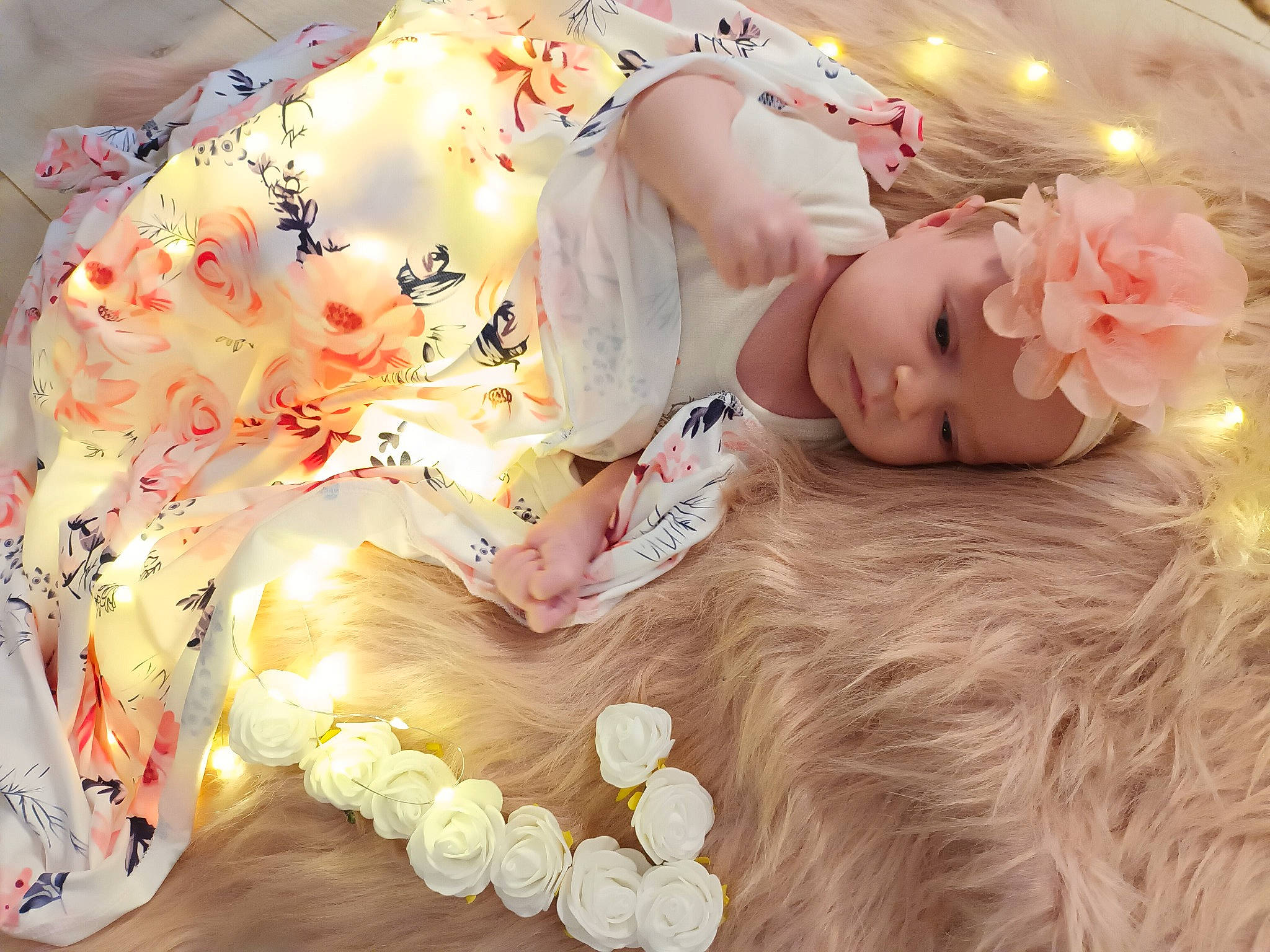 Maylis a rejoint le concours — aidez-le/la à gagner de superbes lots ! baby, child, event, fashion_accessory, flooring, flower, fur, happy, headband, headpiece, headwear, illustration, linens, peach, person, petal, room, sweetness, textile, toddler