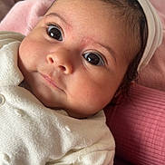 Sophia a rejoint le concours — aidez-le/la à gagner de superbes lots ! accessories, baby, bodypart, bonnet, clothing, couch, cushion, face, finger, furniture, hand, hat, head, headband, homedecor, jewelry, newborn, person, photography, portrait