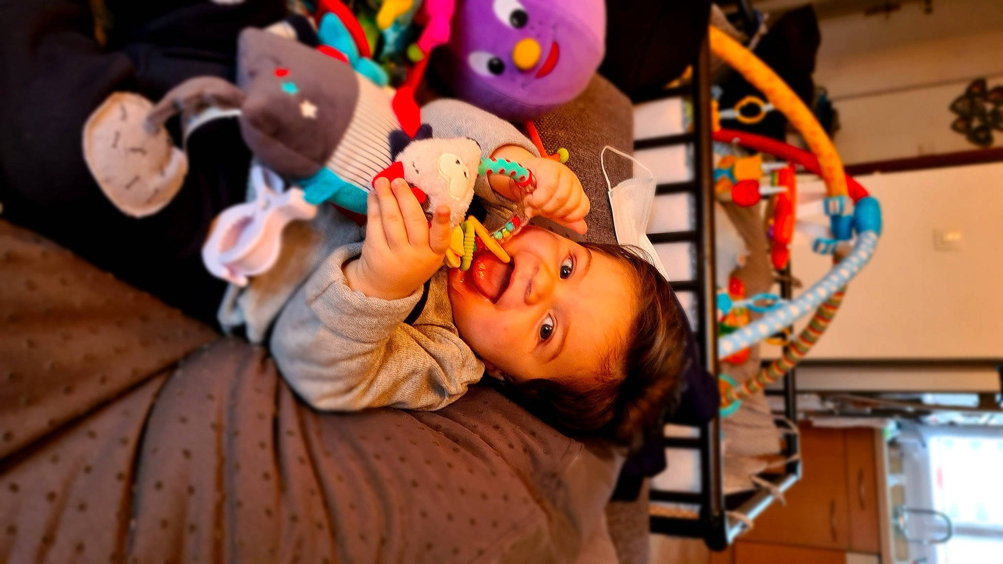 Thyméo a rejoint le concours — aidez-le/la à gagner de superbes lots ! child, ear, fun, party, party_supply, person, smile, toddler