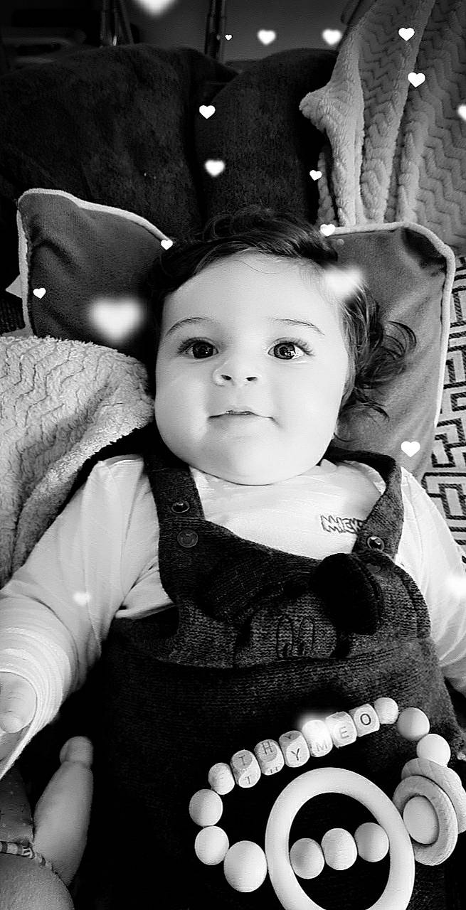 Thyméo participe au concours pour gagner de l'argent avec cette photo : baby, black, black_and_white, cheek, child, eye, monochrome, monochrome_photography, person, photography, smile, style, toddler