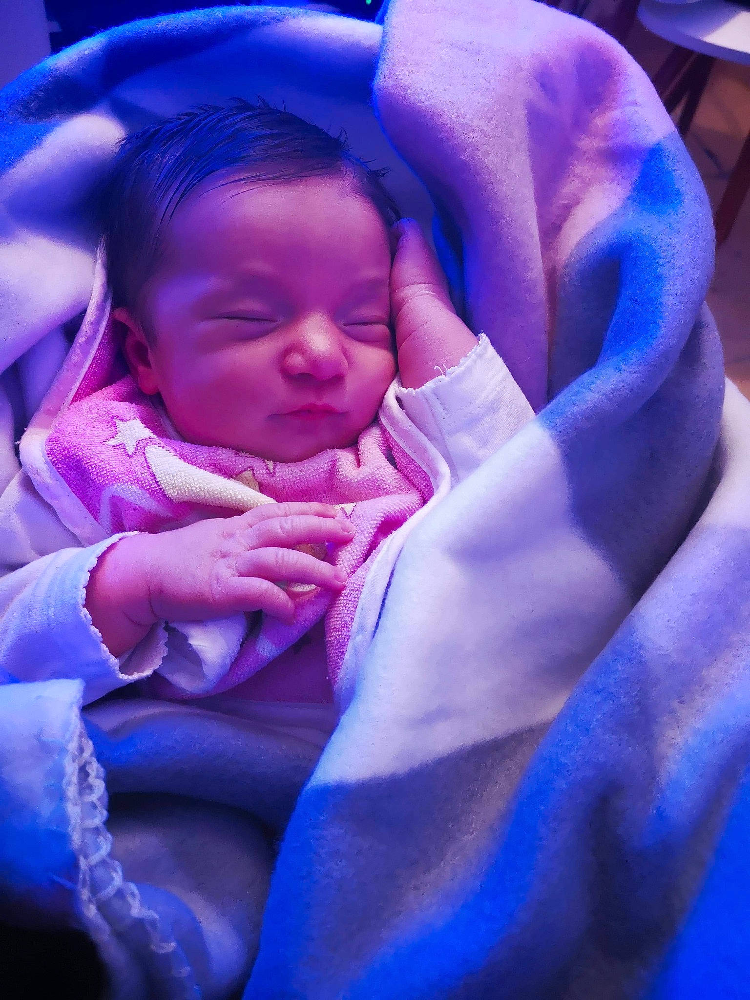 Elyanna a rejoint le concours — aidez-le/la à gagner de superbes lots ! beauty, blue, child, flower, fun, girl, infant, person, purple, smile, violet