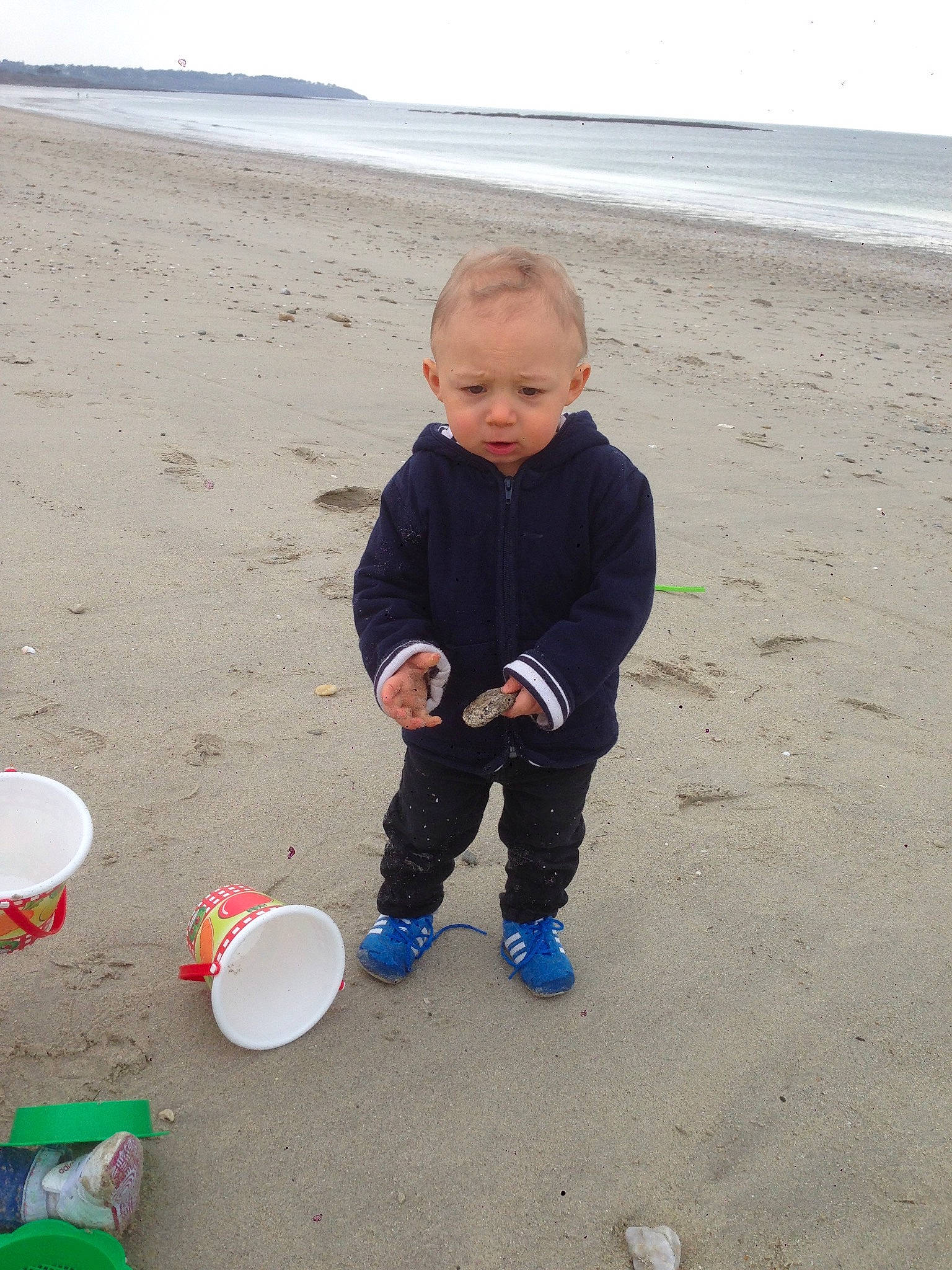 Aaron participe au concours pour gagner de l'argent avec cette photo : baby, beach, bucket, child, coast, fun, holiday, ocean, person, play, recreation, sand, sea, sky, sorrow, summer, toddler, vacation, water