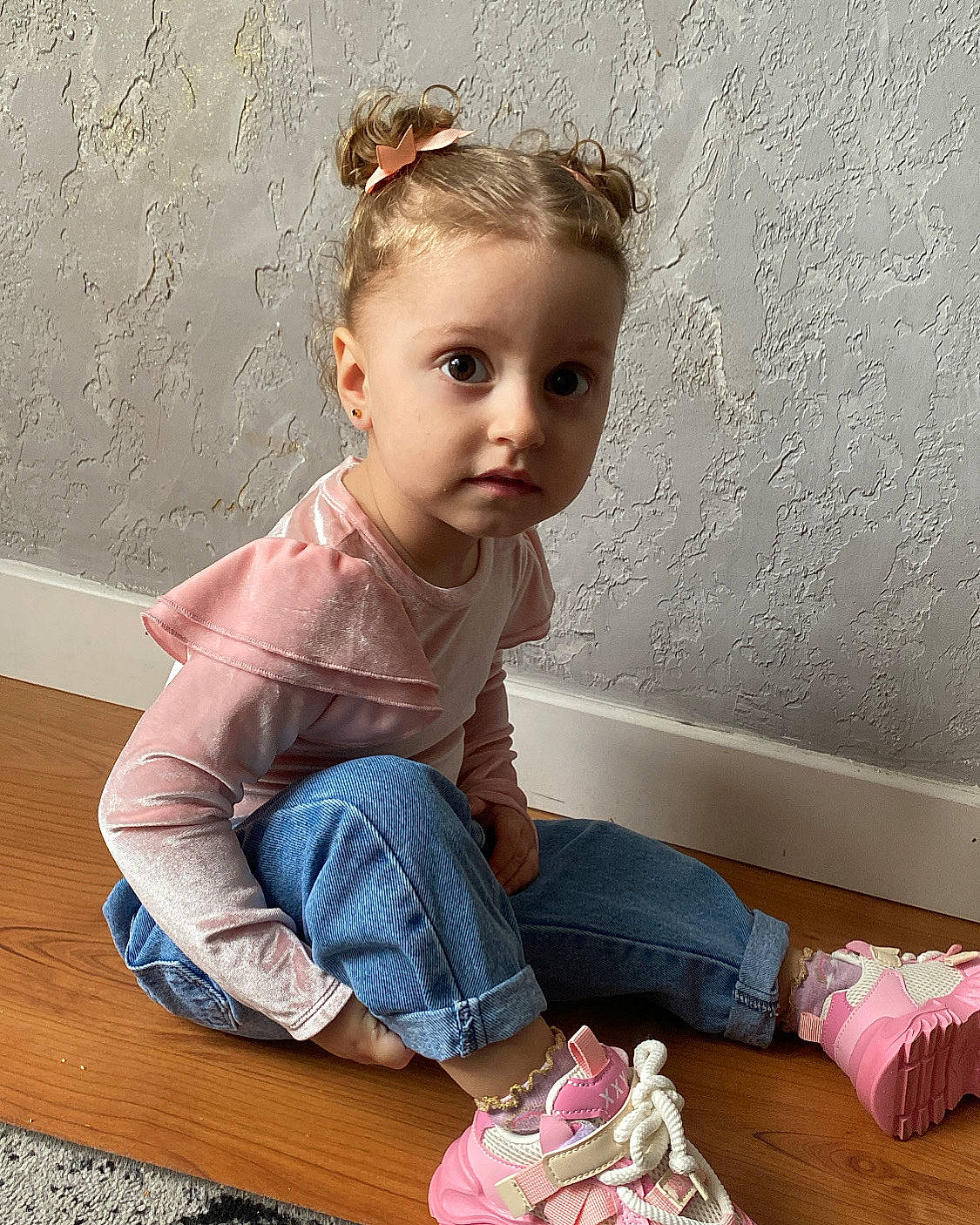 Melissa participe au concours pour gagner de l'argent avec cette photo : baby_toddler_clothing, blond, cheek, child, comfort, denim, floor, flooring, foot, joint, pattern, person, pink, play, sitting, skin, sleeve, sock, toddler, white