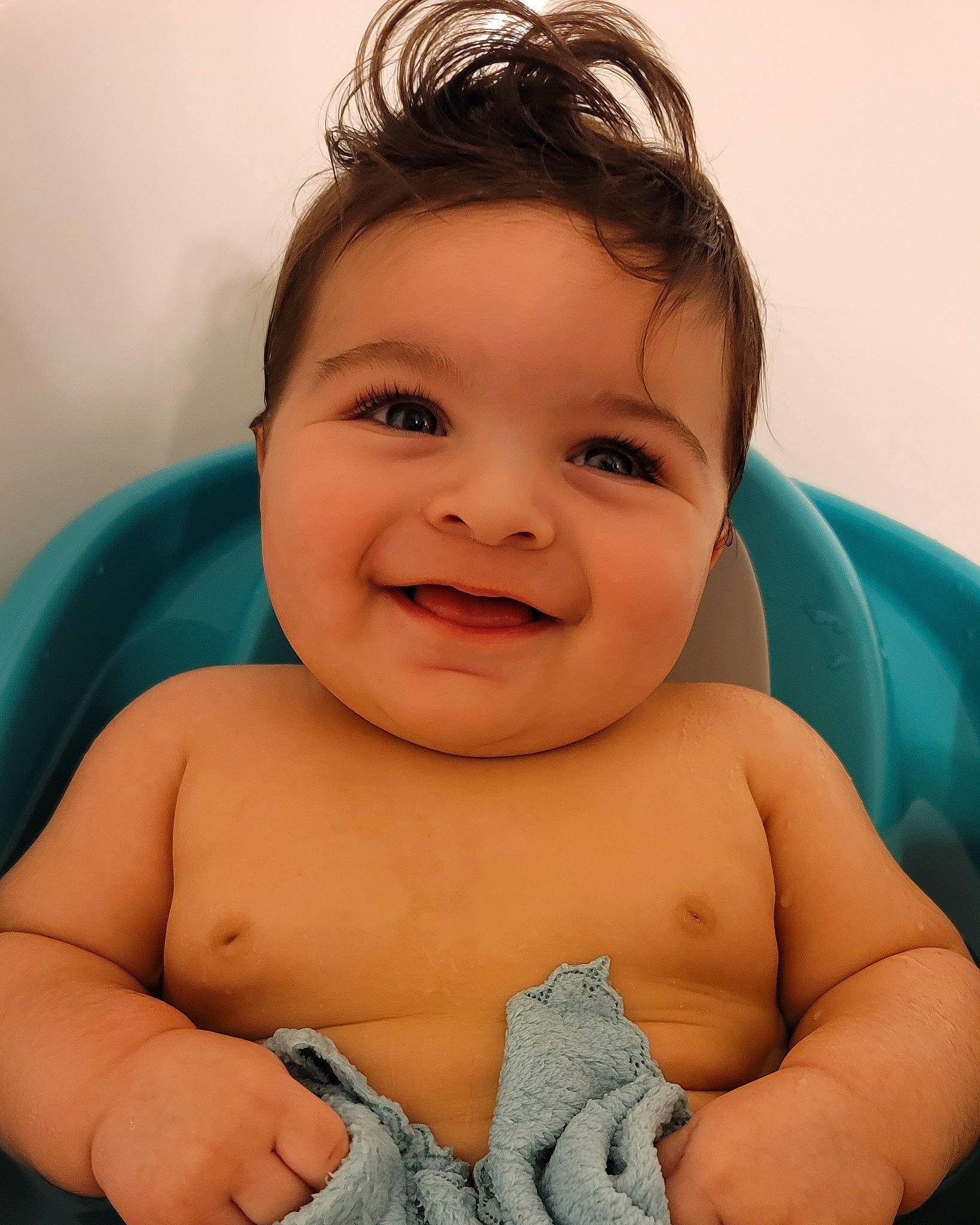 Neo joined the competition — help win amazing prizes! arm, azure, baby_bathing, cheek, chin, eyelash, facial_expression, forehead, hair, human_body, joy, leg, lip, mouth, muscle, neck, nose, organ, person, skin