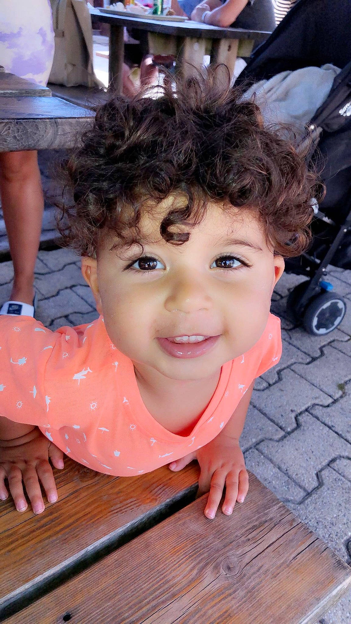 Yliess a rejoint le concours — aidez-le/la à gagner de superbes lots ! baby_toddler_clothing, child, eye, eyelash, finger, foot, forehead, mouth, nail, person, thumb, varnish