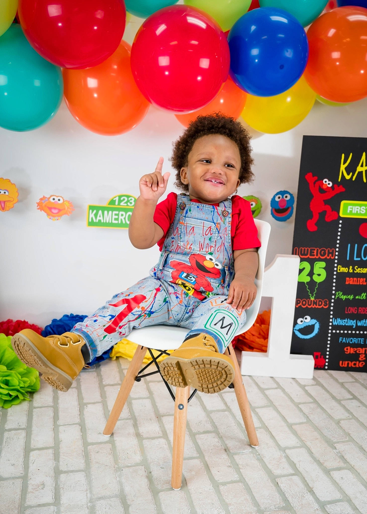 Kameron is registered to the contest to win money with this photo: balloon, blue, child, event, fun, happy, joy, leisure, magenta, organ, party_supply, pattern, person, photograph, pink, red, smile, snapshot, standing, t_shirt