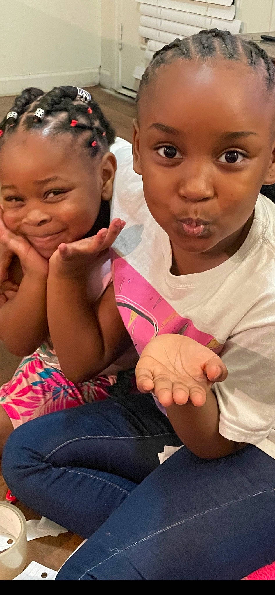 Cari is registered to the contest to win money with this photo: arm, black, cheek, chin, face, finger, gesture, hairstyle, hand, happy, head, human_body, joy, lip, mouth, nose, organ, person, photograph, pink