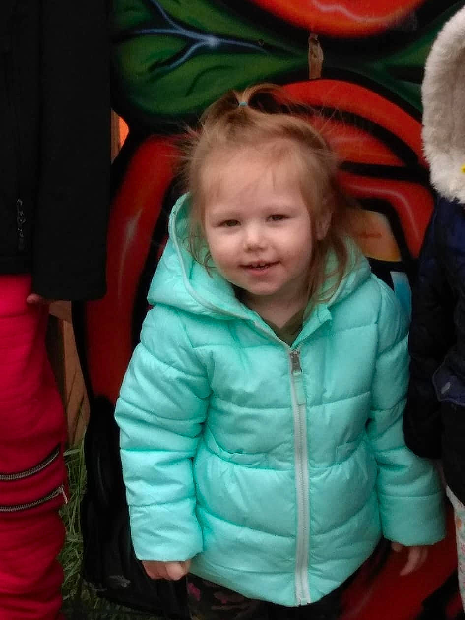 Arabellah is registered to the contest to win money with this photo: child, cool, day, emotion, eye, facial_expression, fun, girl, green, hair, human_body, organ, outerwear, person, product, red, sitting, smile, standing, textile