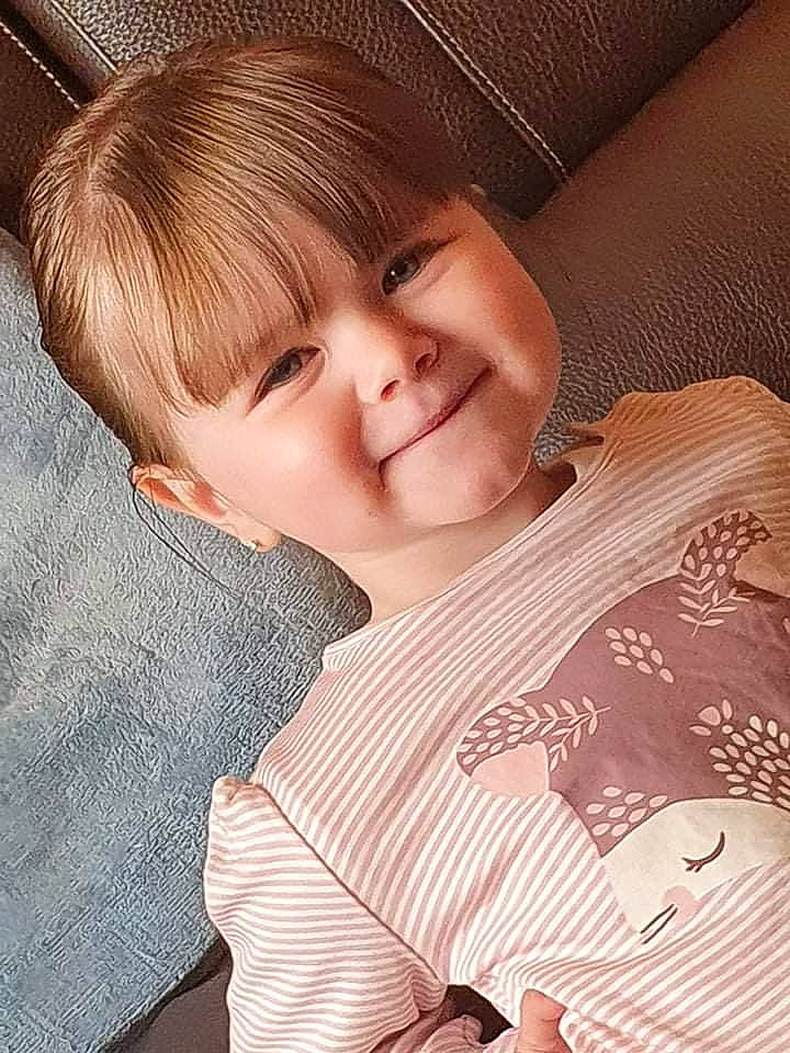 Liana a rejoint le concours — aidez-le/la à gagner de superbes lots ! baby_toddler_clothing, cheek, comfort, cool, eye, eyebrow, eyelash, hair, happy, iris, joy, lip, mouth, neck, nose, person, skin, sleeve, smile, textile