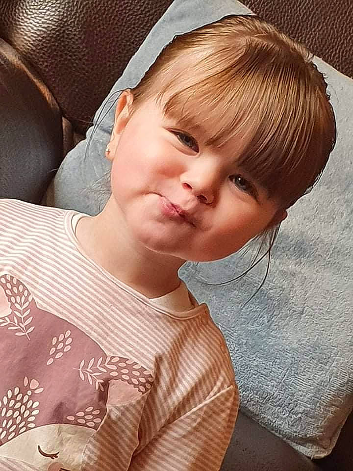 Liana participe au concours pour gagner de l'argent avec cette photo : cap, cheek, chin, cool, ear, eyebrow, eyelash, forehead, happy, head, headgear, human, lip, neck, nose, person, skin, sleeve, smile, white