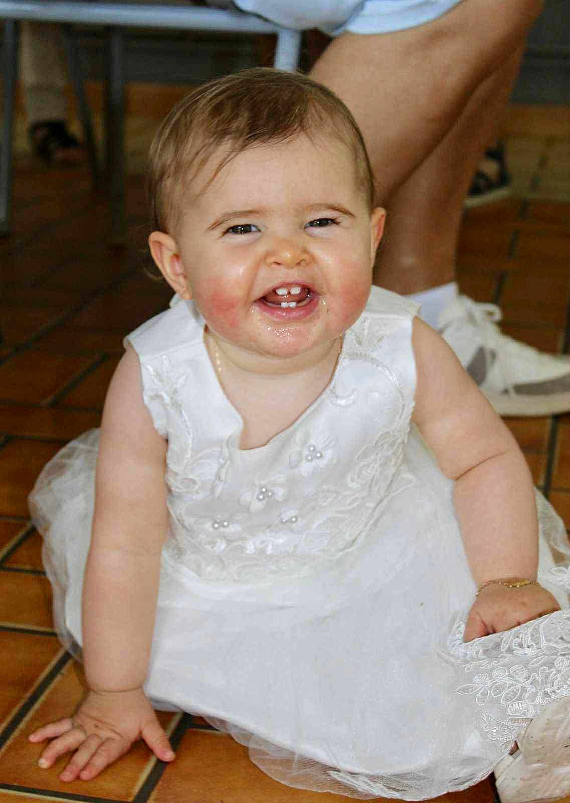 Cloé participe au concours pour gagner de l'argent avec cette photo : baby, child, smiling, crawling, white_dress, floor, tile, happy, person, face, teeth, arm, hand, footwear, adult, legs, bracelet, indoors, casual, portrait