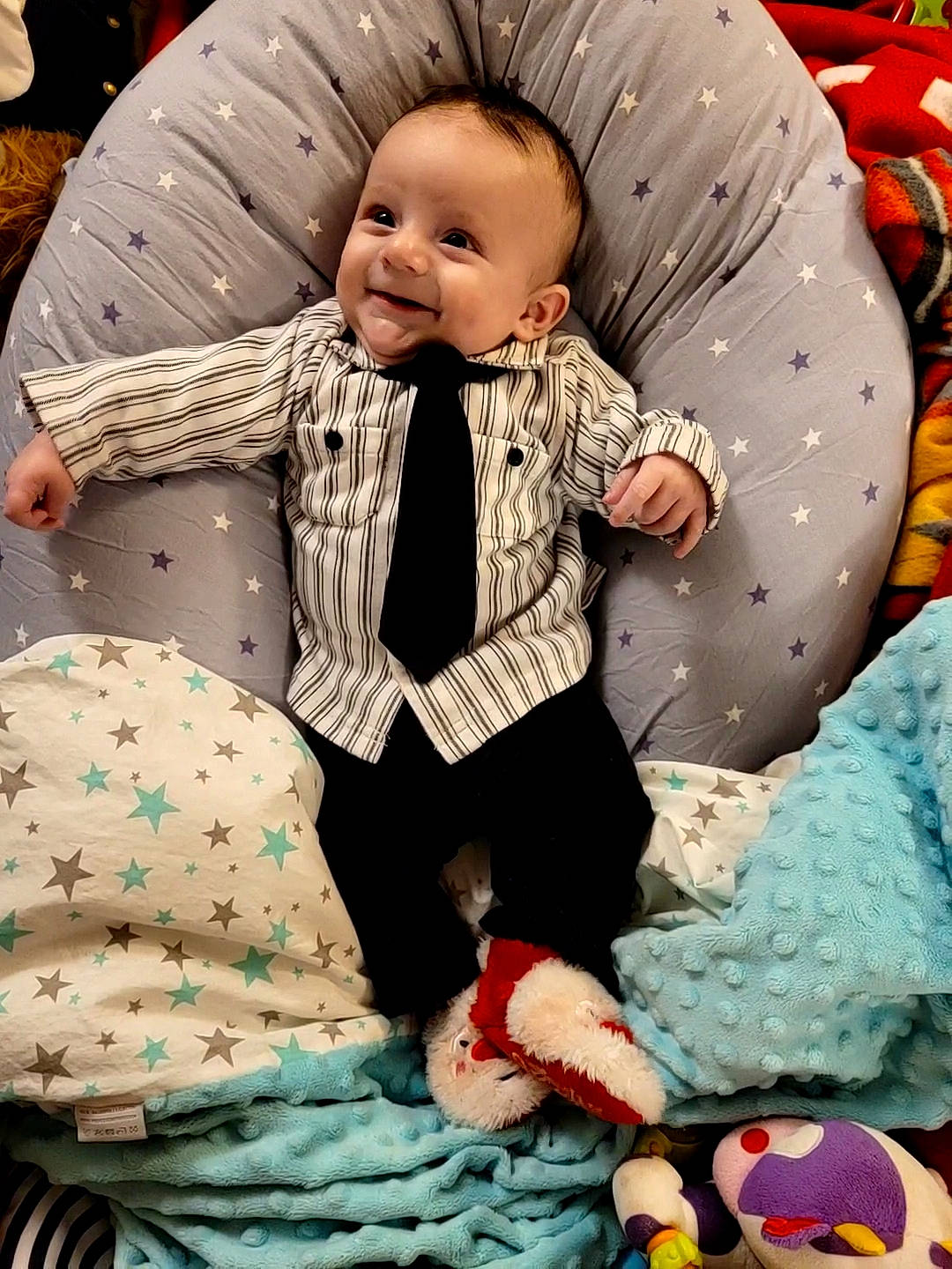 Olann a rejoint le concours — aidez-le/la à gagner de superbes lots ! baby, baby_toddler_clothing, beauty, child, comfort, event, fun, happy, joy, linens, pattern, people, person, pink, product, sitting, sleeve, smile, snapshot, textile