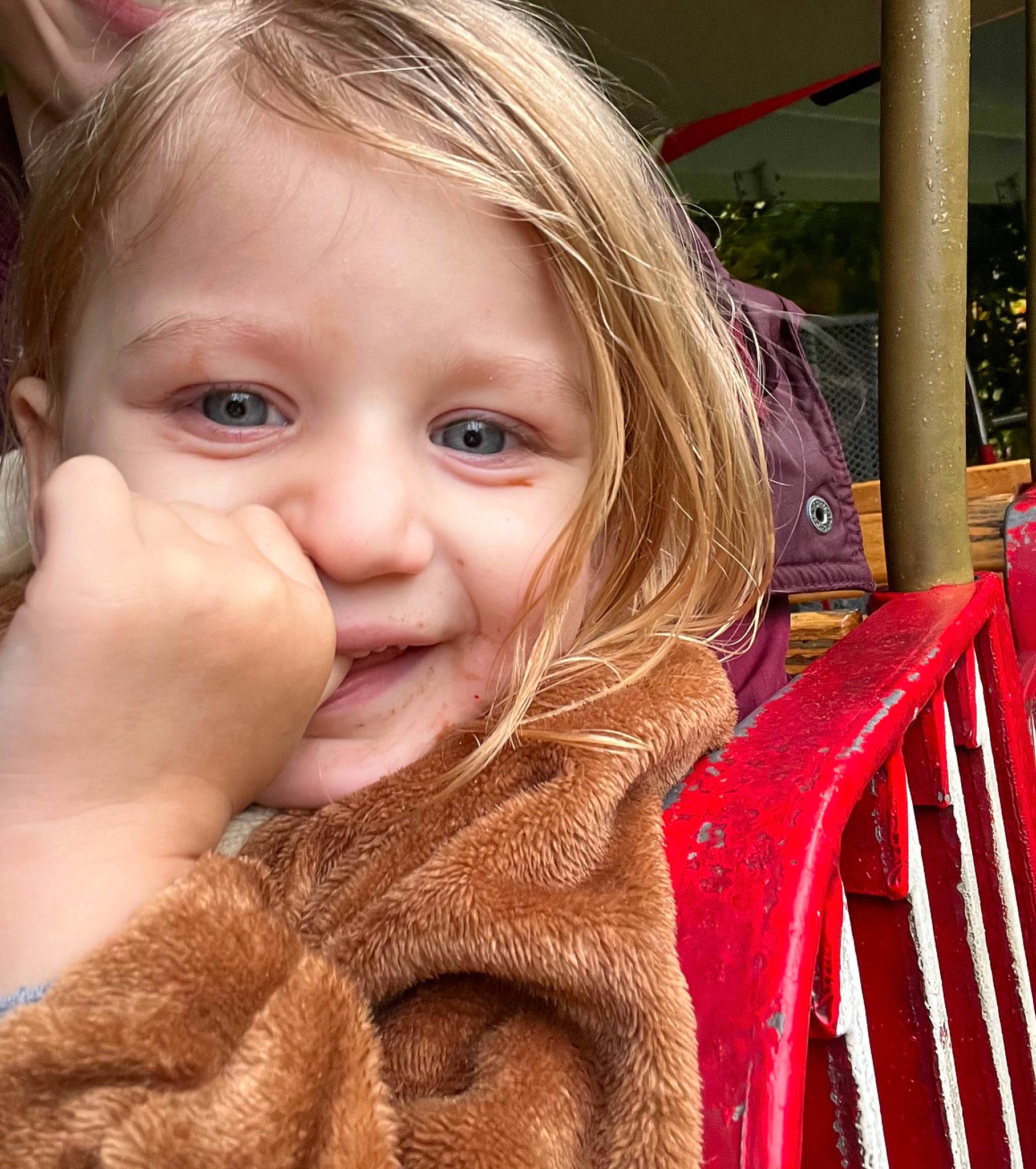 Ezlynn is registered to the contest to win money with this photo: blond, brown_hair, cheek, child, chin, close_up, ear, eyelash, fun, gesture, grass, happy, iris, lip, mouth, nose, person, skin, smile, thumb