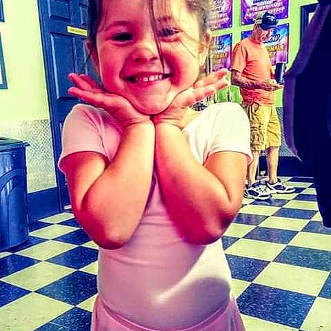 Olivia is registered to the contest to win money with this photo: abdomen, arm, blond, child, ear, face, facial_expression, fun, happy, head, joy, laugh, mouth, nose, person, play, smile, toddler, tooth, vacation