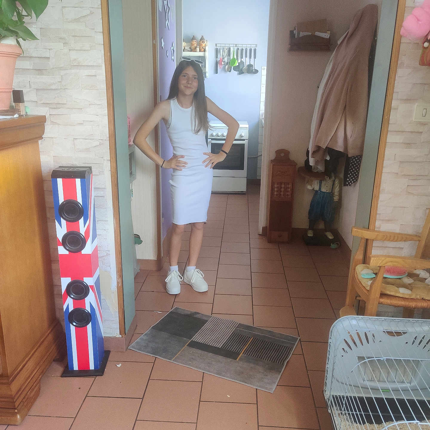 Oceane participe au concours pour gagner de l'argent avec cette photo : accessories, adult, bracelet, chair, clothing, dress, eveningdress, female, footwear, formalwear, furniture, homedecor, indoors, interiordesign, jewelry, person, rug, shoe, woman, wood