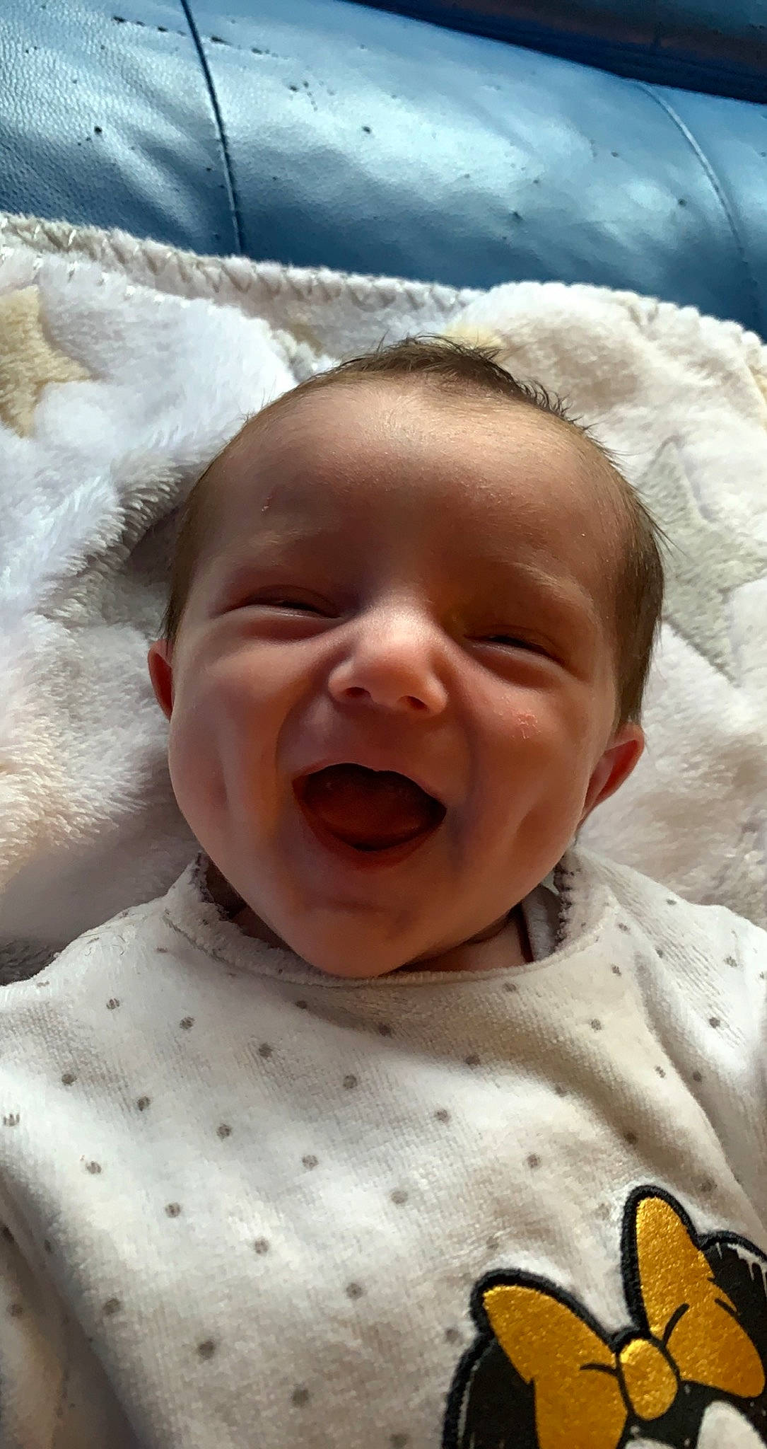 Lili a rejoint le concours — aidez-le/la à gagner de superbes lots ! baby, baby_toddler_clothing, cheek, child, chin, comfort, eyebrow, fun, happy, human_body, iris, linens, lip, mouth, nose, person, skin, sleeve, smile, toddler