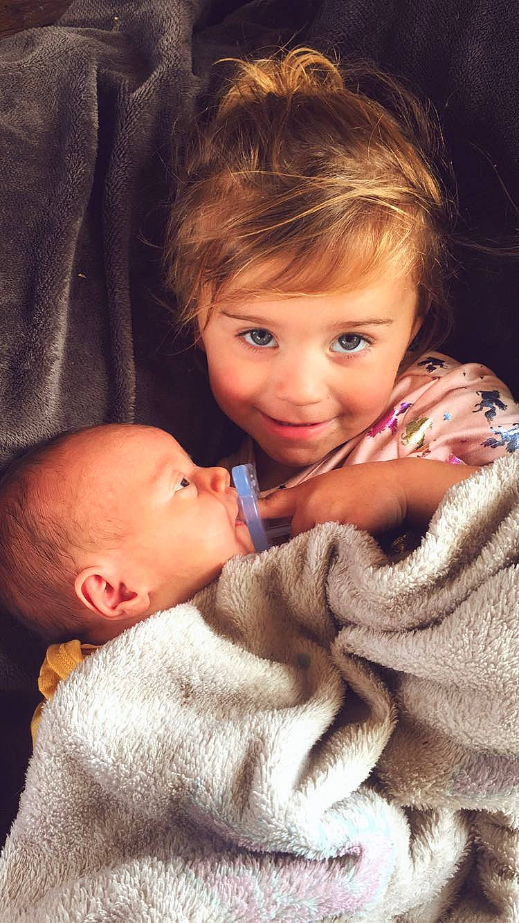 Laikyn is registered to the contest to win money with this photo: arm, cheek, chin, comfort, eye, eyebrow, face, facial_expression, hair, hairstyle, hand, head, human_body, joint, joy, lip, mouth, muscle, nose, person