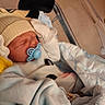 Leandro a rejoint le concours — aidez-le/la à gagner de superbes lots ! newborn, baby, pacifier, blanket, hat, sleeping, hospital_crib, infant, clothing, soft, wrapped, cute, bed, indoors, resting, comfort, cozy, child, face, peaceful