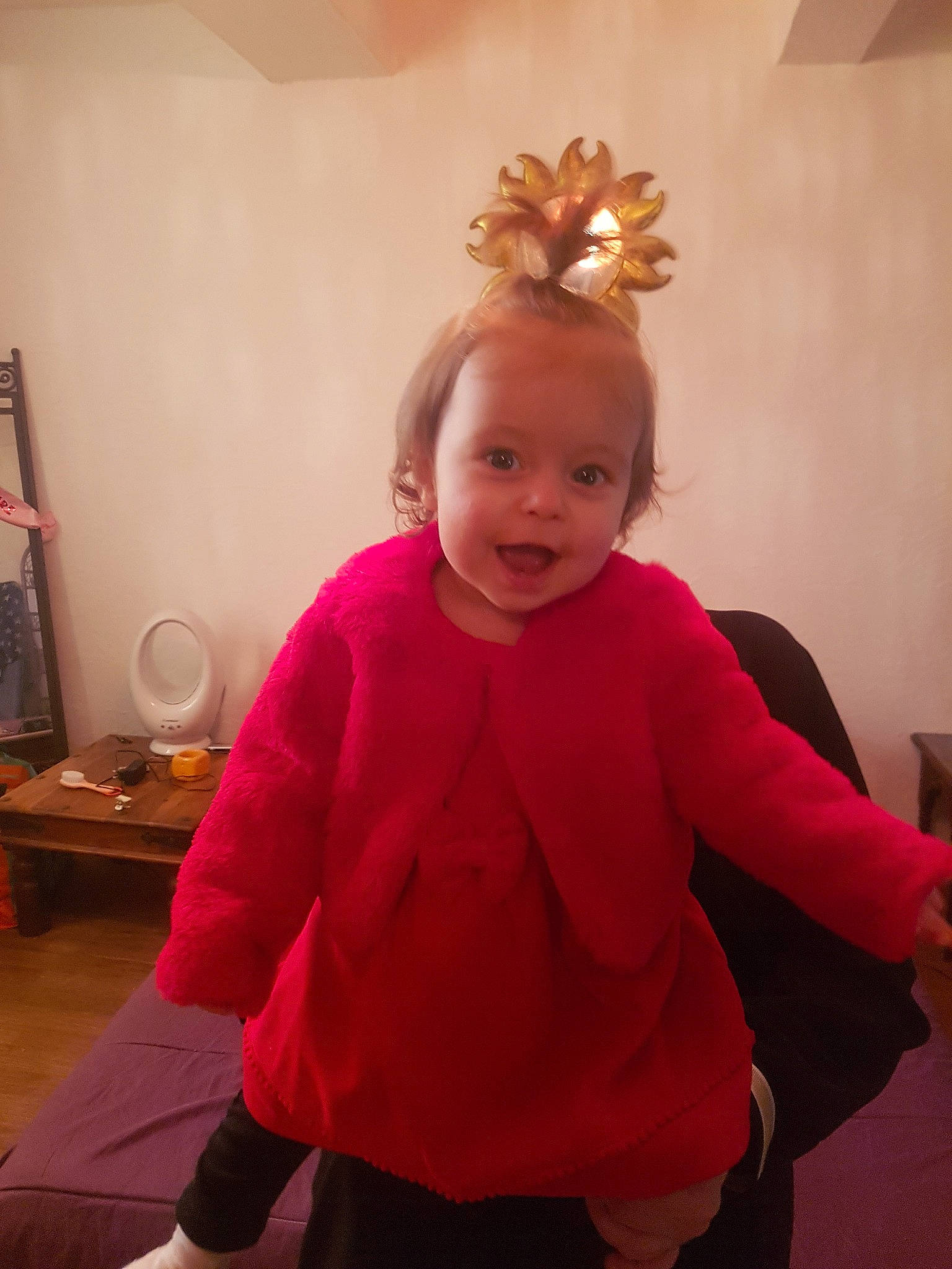 Emmie a rejoint le concours — aidez-le/la à gagner de superbes lots ! child, clothing, day, dress, facial_expression, fun, girl, hair, hairstyle, human_hair_color, outerwear, person, pink, purple, red, shoulder, skin, smile, standing, textile