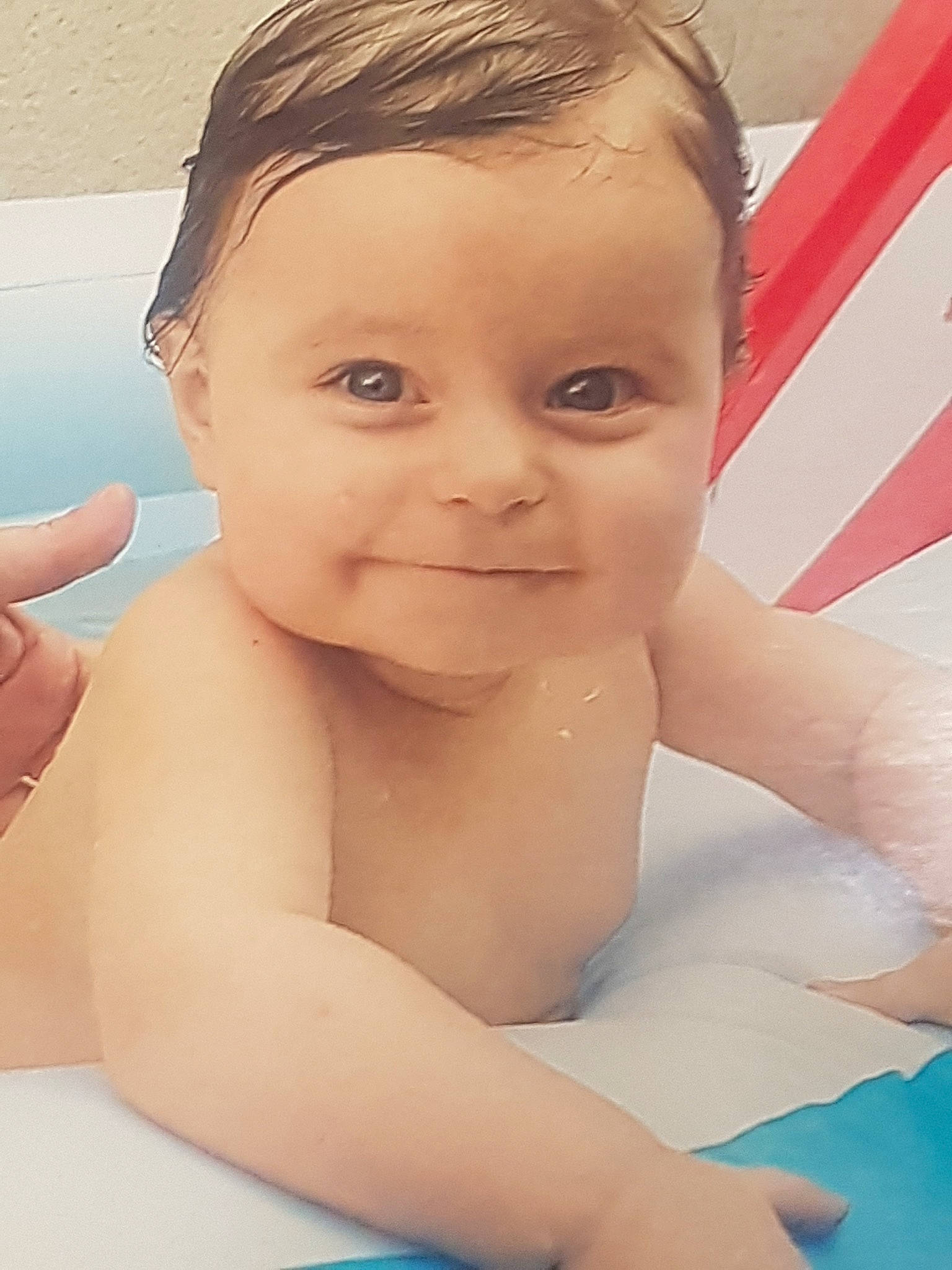 Emmie participe au concours pour gagner de l'argent avec cette photo : bathing, cheek, child, child_model, chin, ear, face, forehead, girl, head, infant, joy, lip, mouth, person, skin, smile, toddler